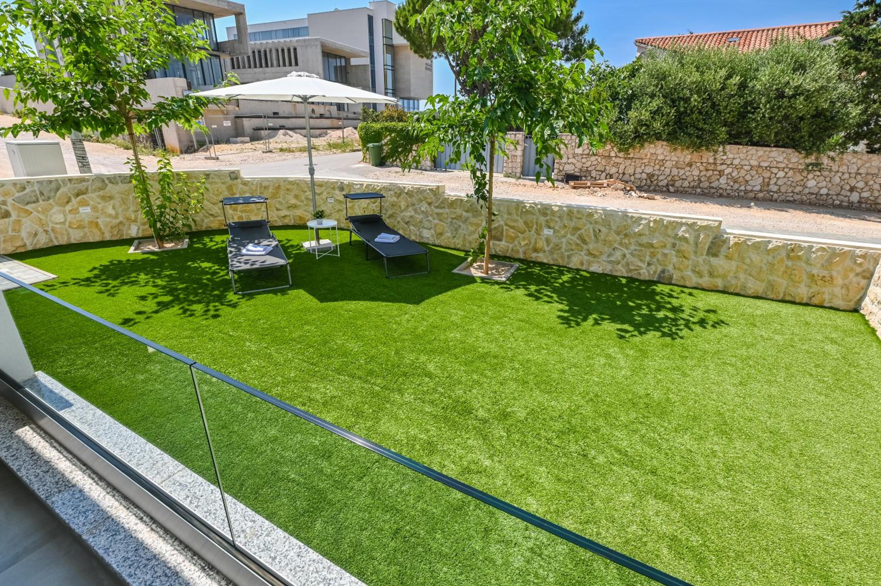 One-Bedroom Apartment with Patio photo 3