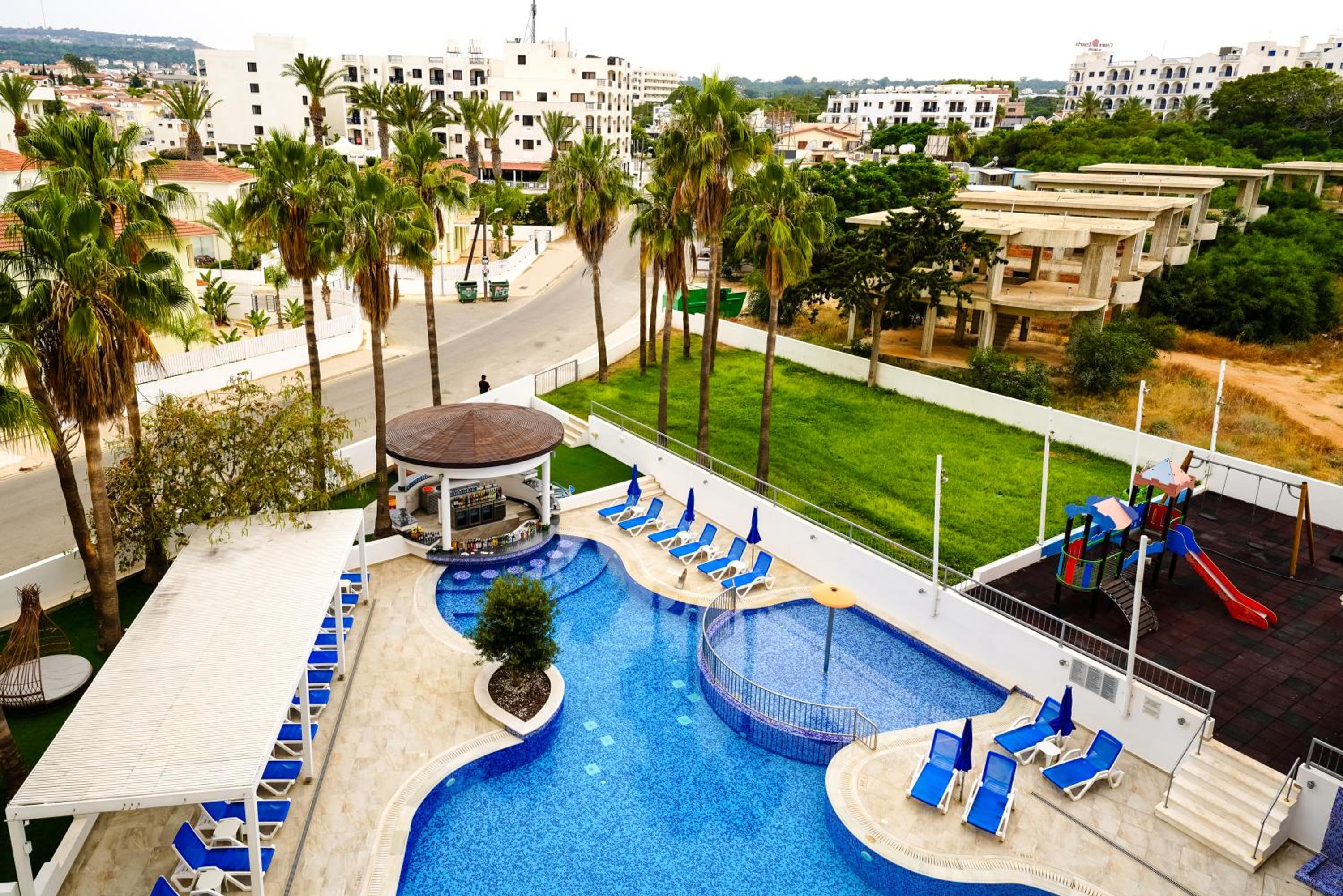 Junior Suite with Pool View