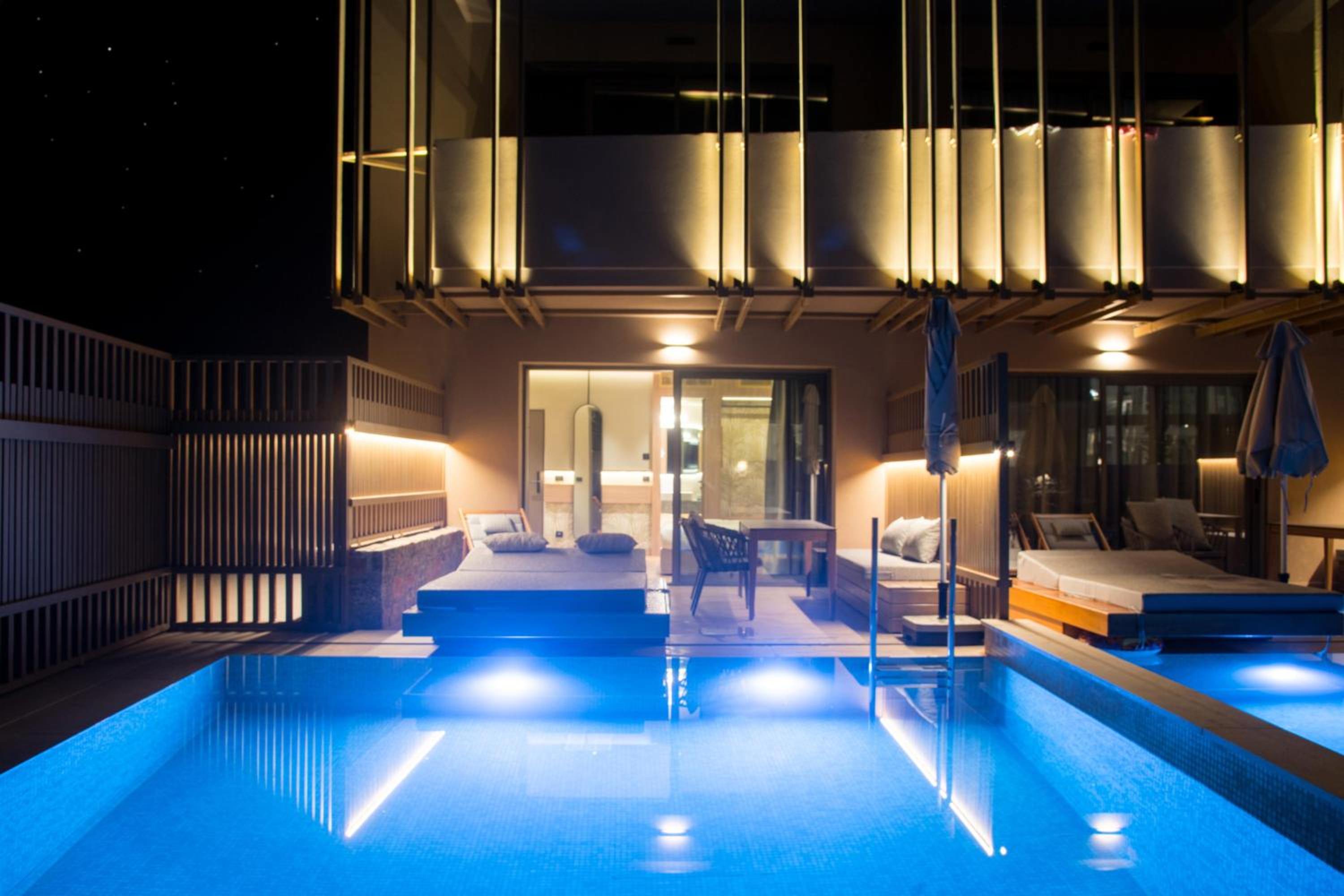 Classic Family Room with Private Pool - Photo 24