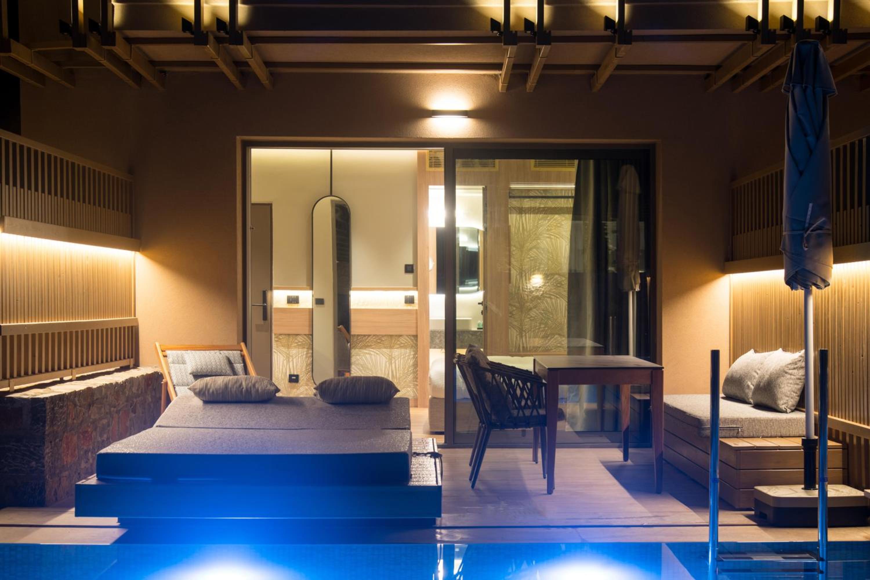Classic Family Room with Private Pool - Photo 25