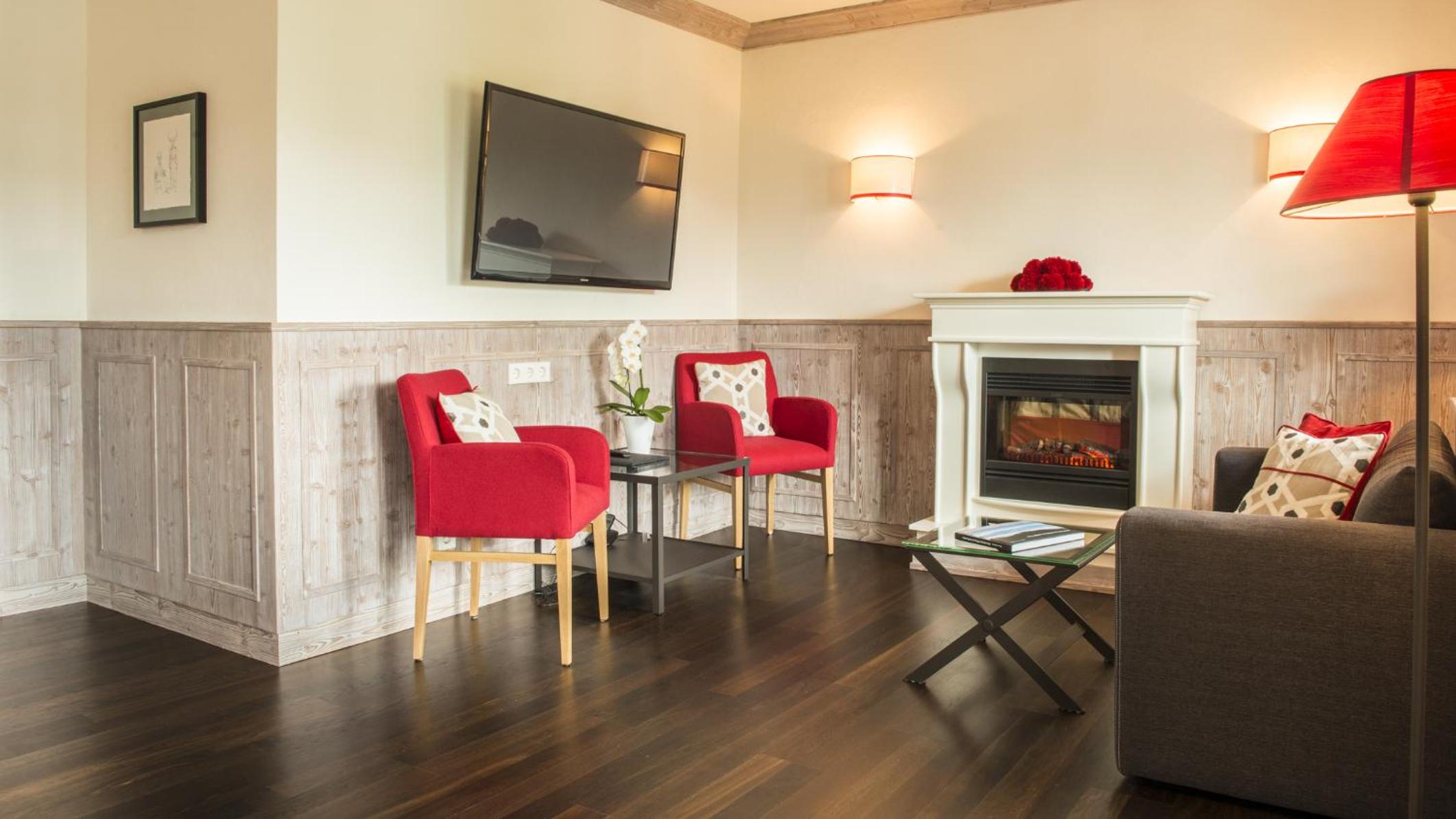 Junior Suite with Balcony - Photo 2