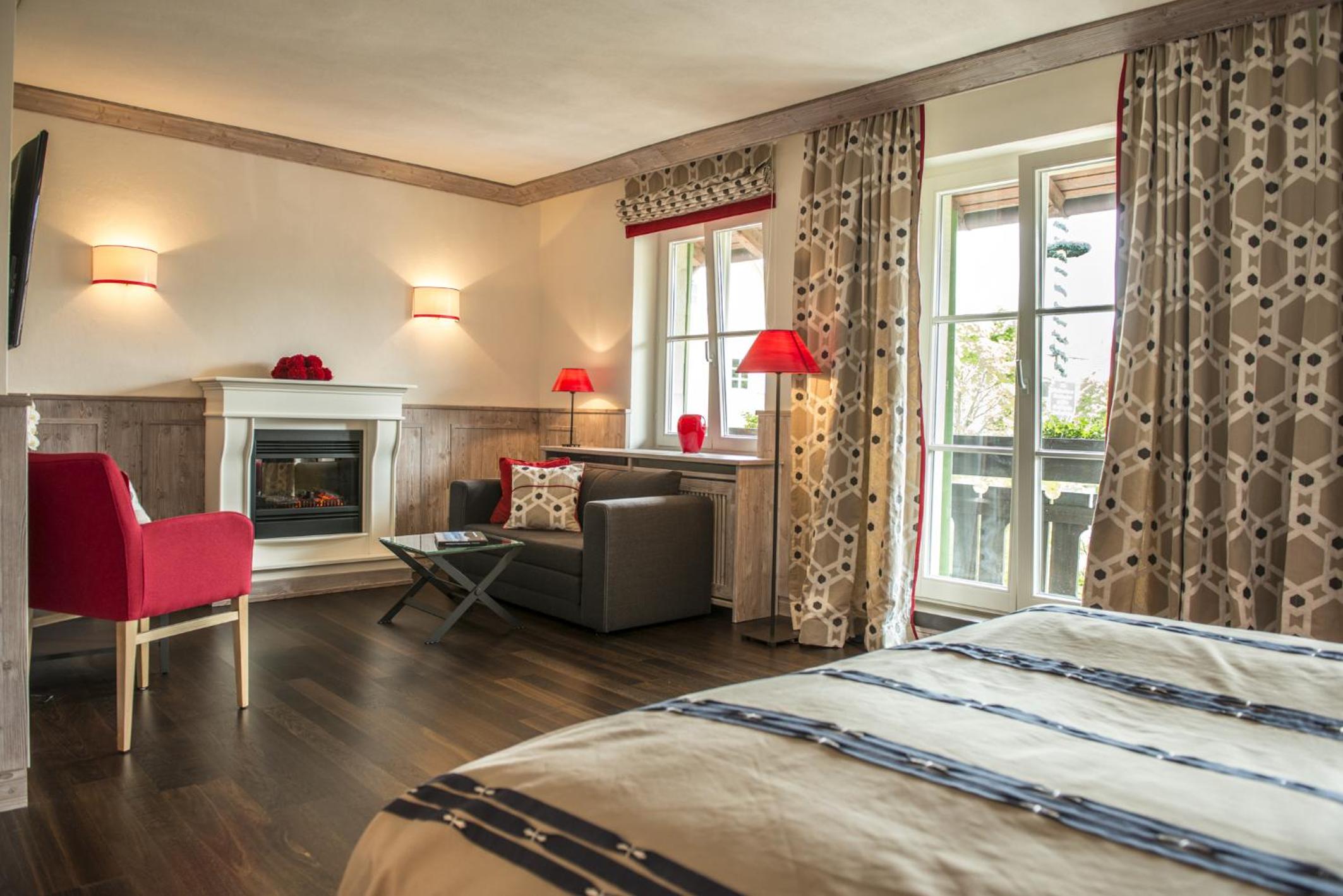 Junior Suite with Balcony - Photo 4