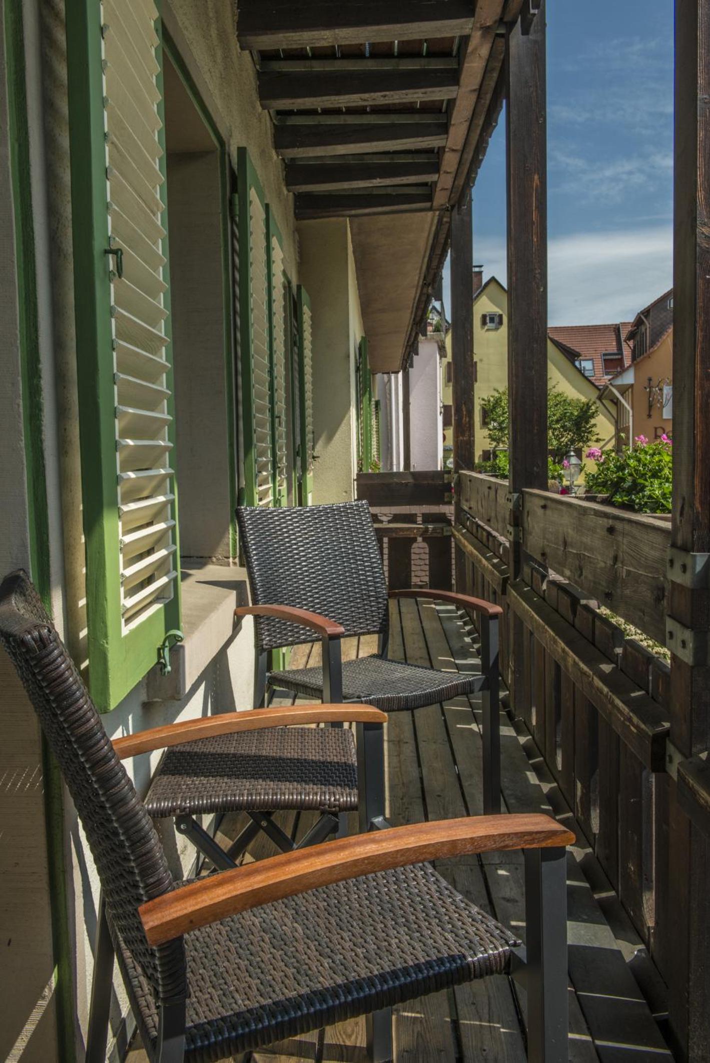 Junior Suite with Balcony - Photo 6