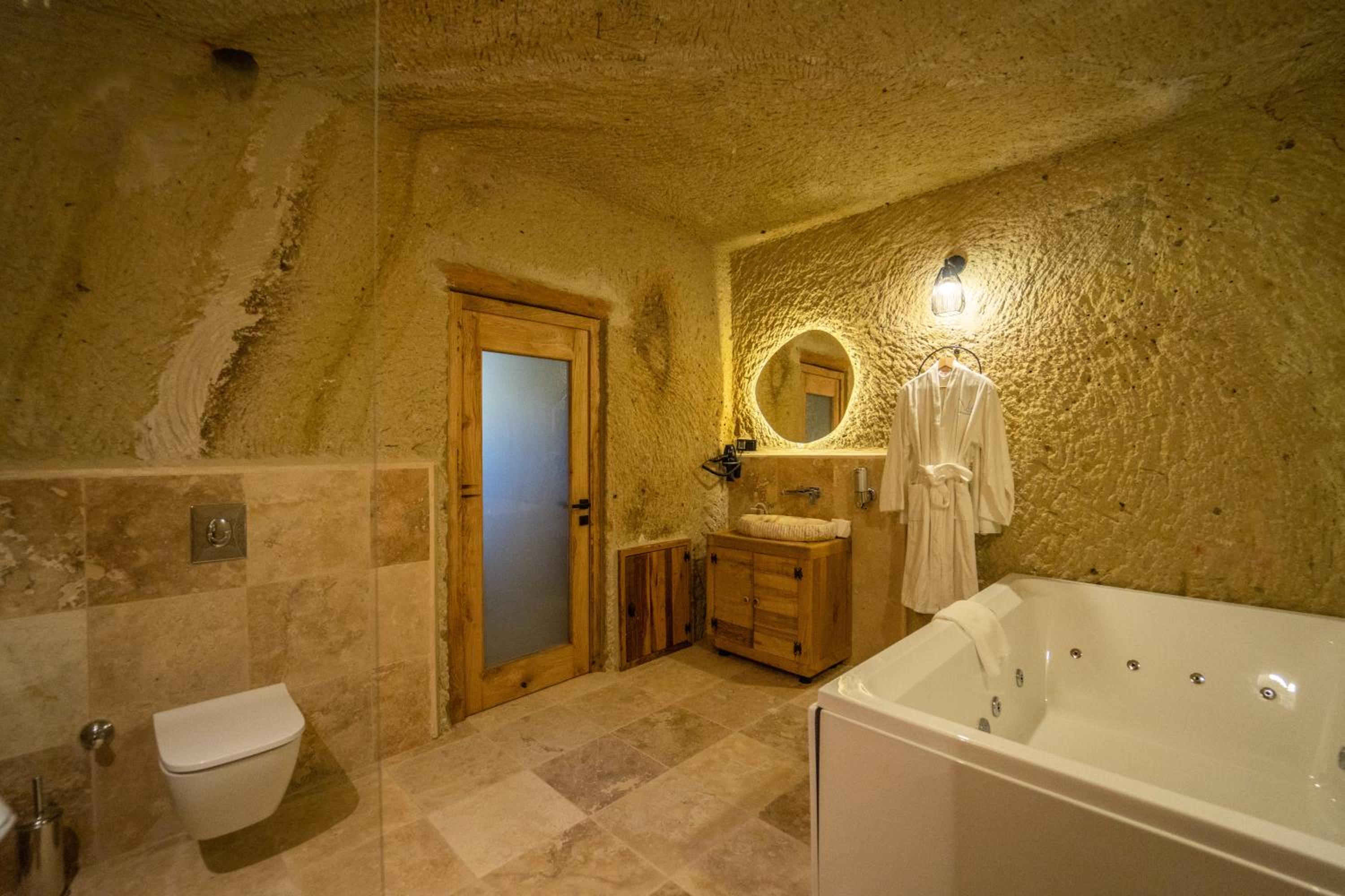 Deluxe Double Room with Bath photo 3