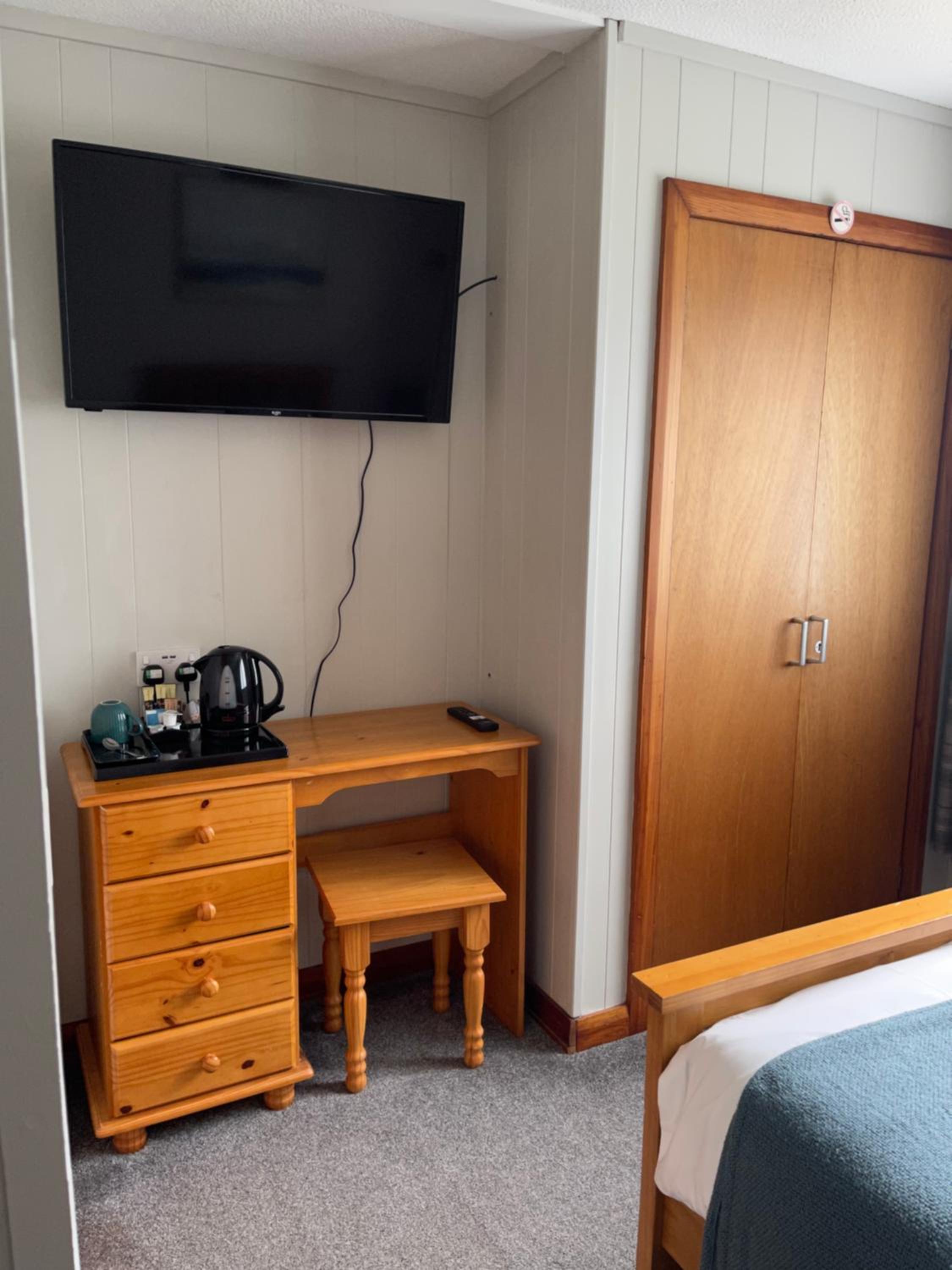 Single Room with Private Bathroom photo 1