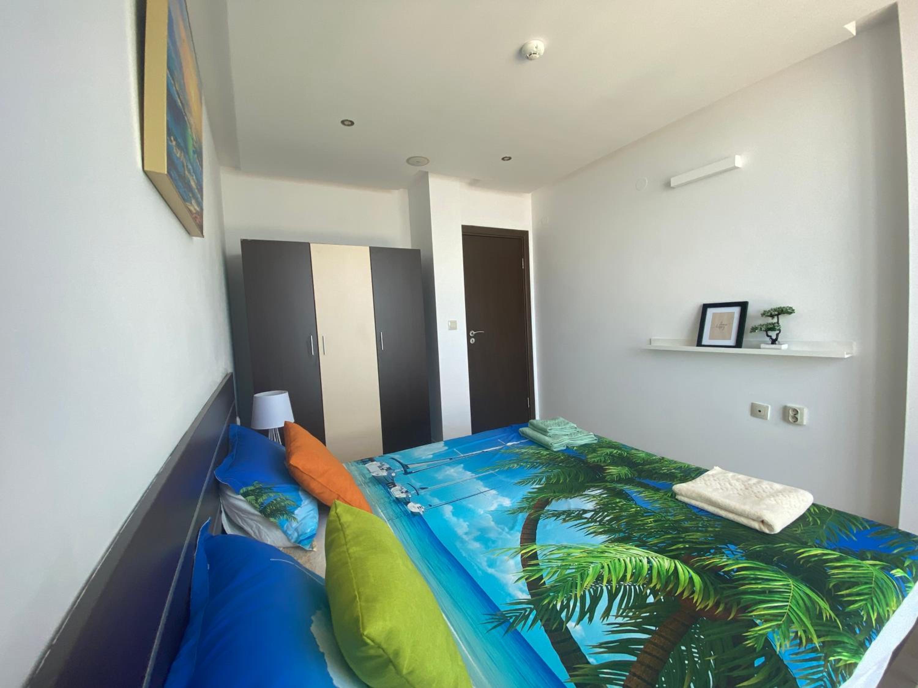 One-Bedroom Apartment photo 1