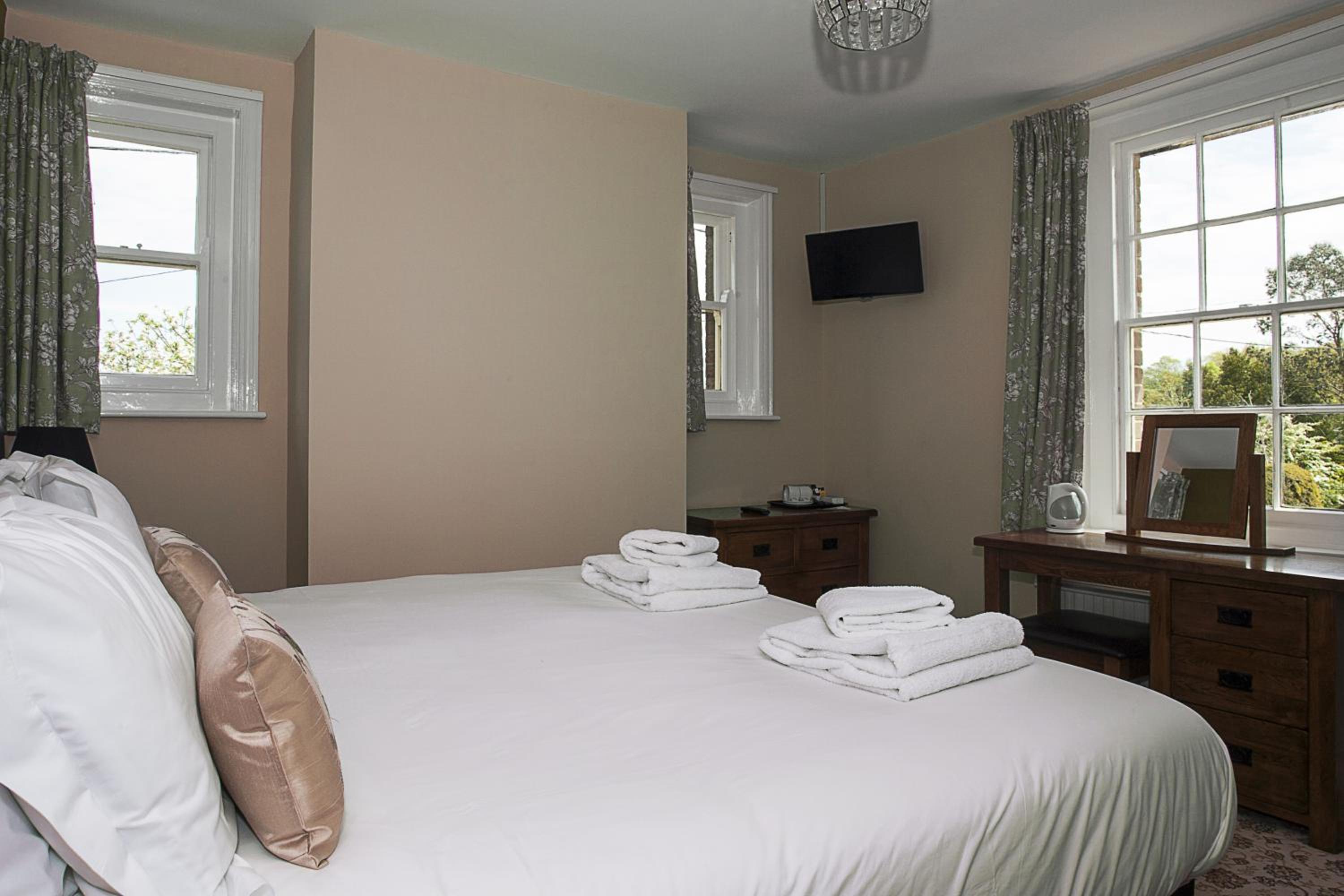 Double or Twin Room - Photo 6
