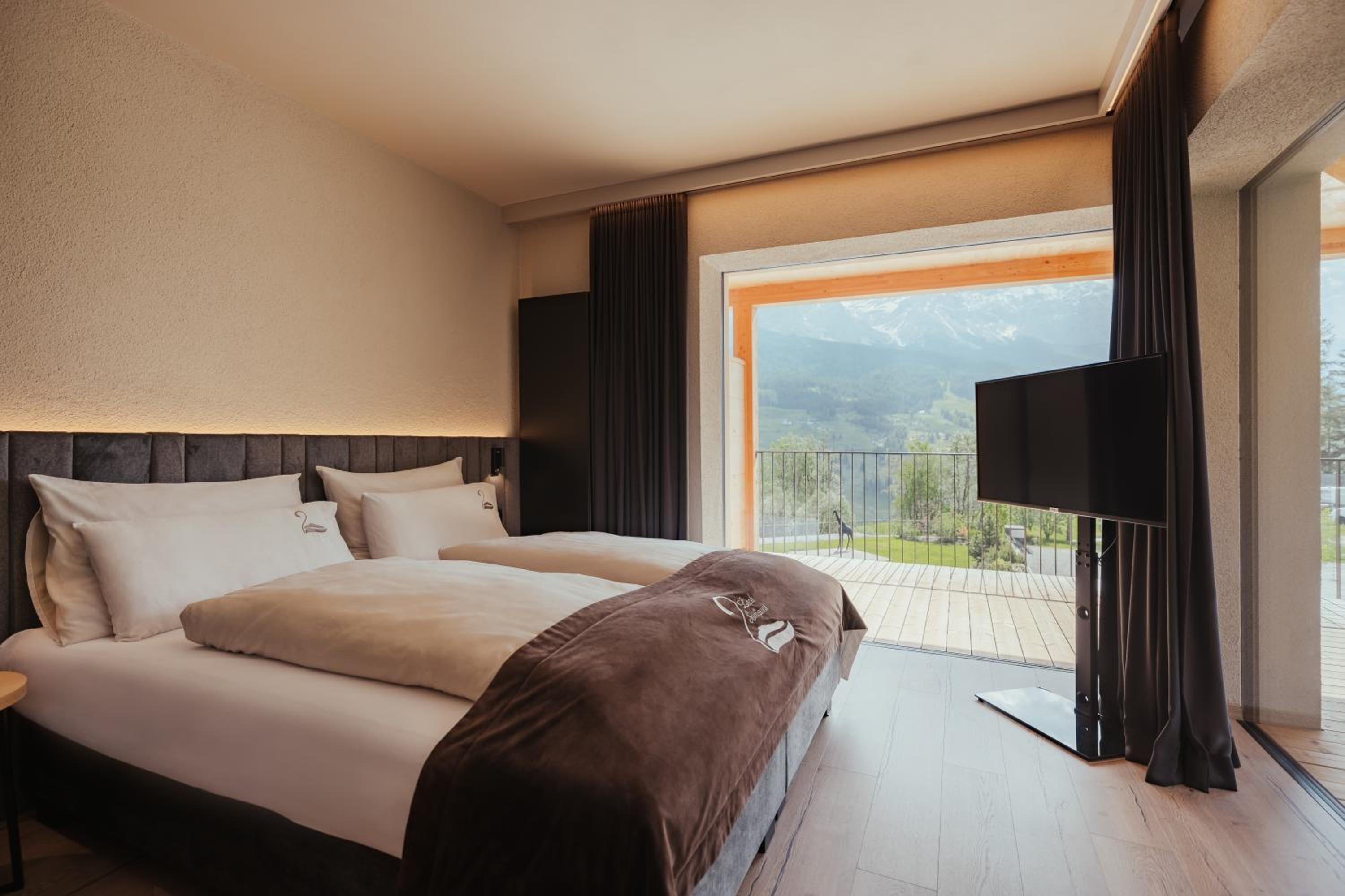 Deluxe Double or Twin Room with Mountain View photo 3