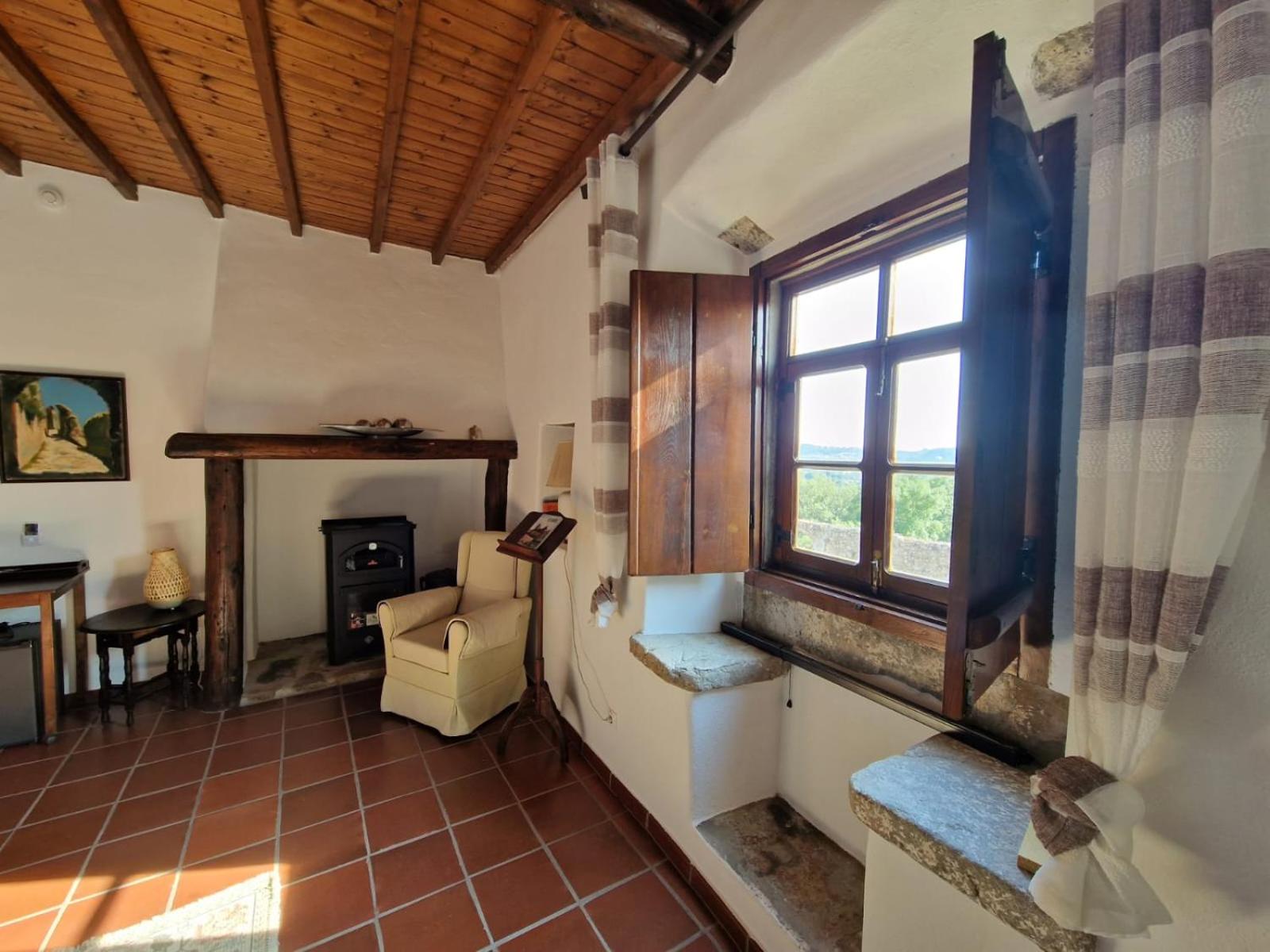 Deluxe Family Suite - Photo 6