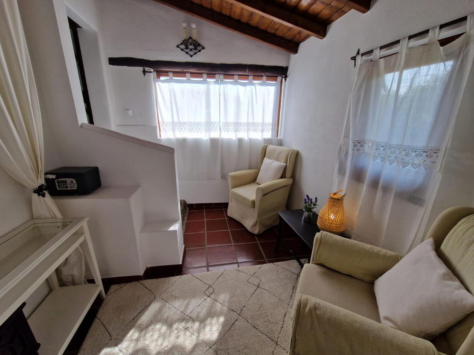 Deluxe Family Suite - Photo 2