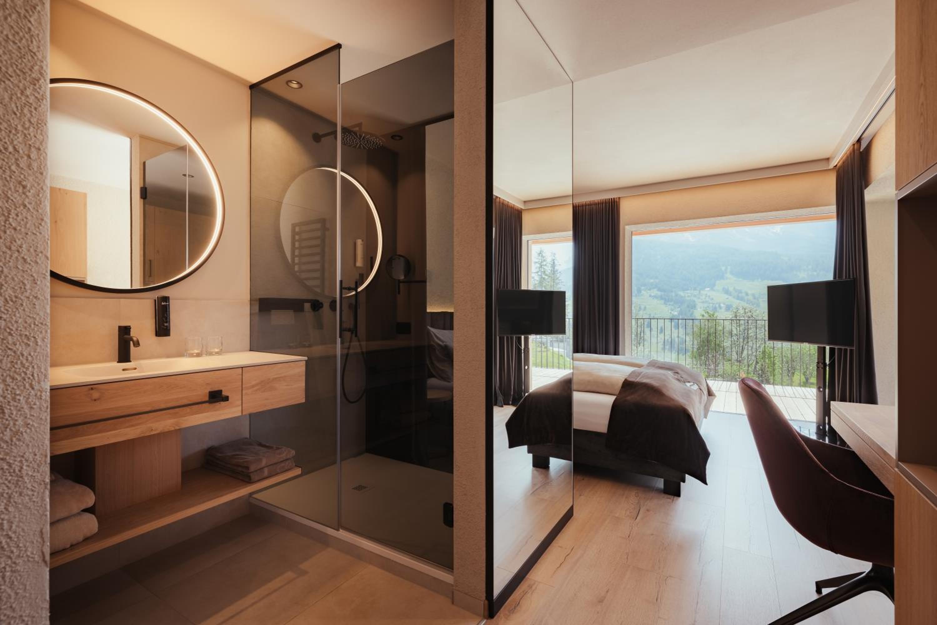 Deluxe Double or Twin Room with Mountain View photo 2