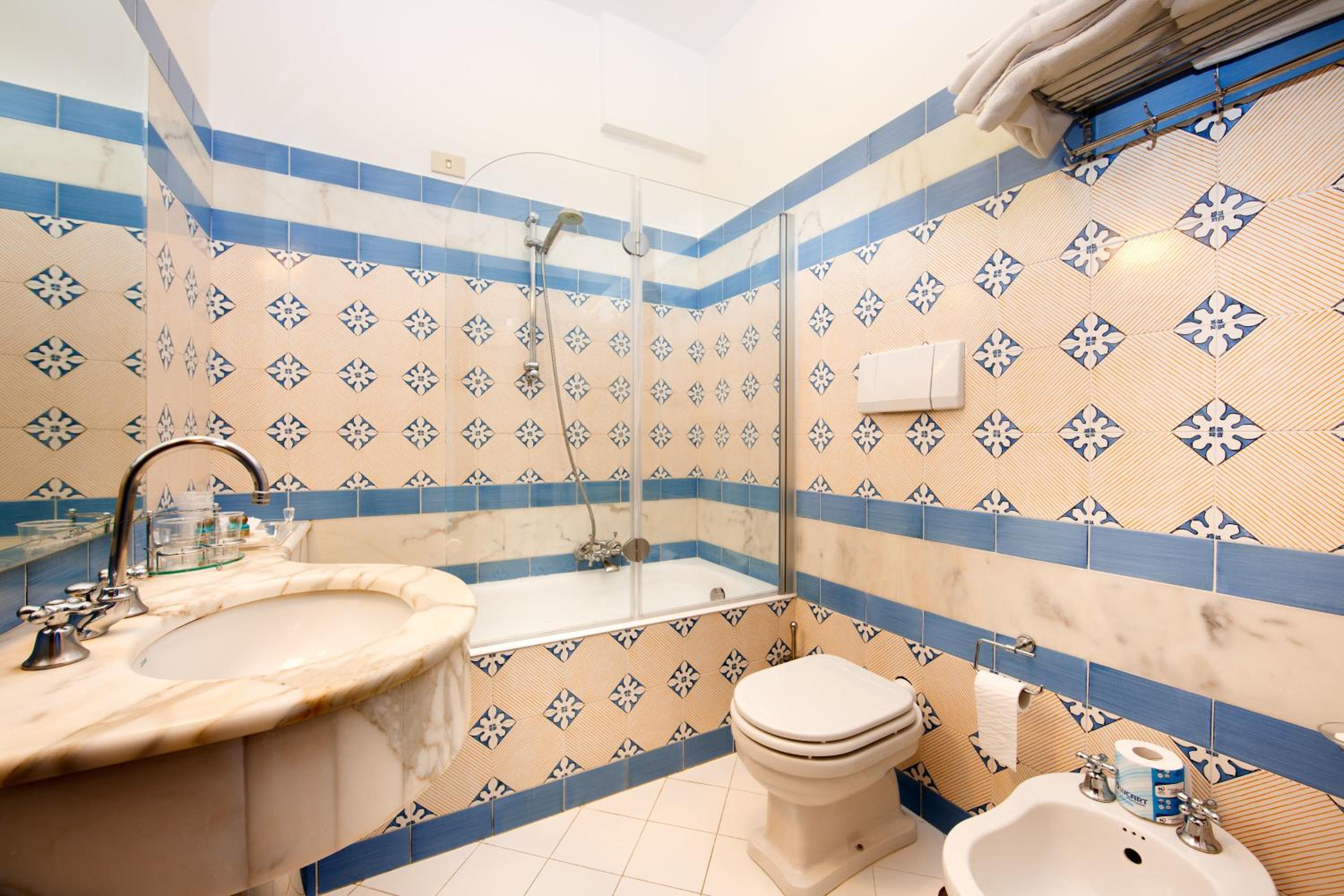 Quadruple Room - Photo 2