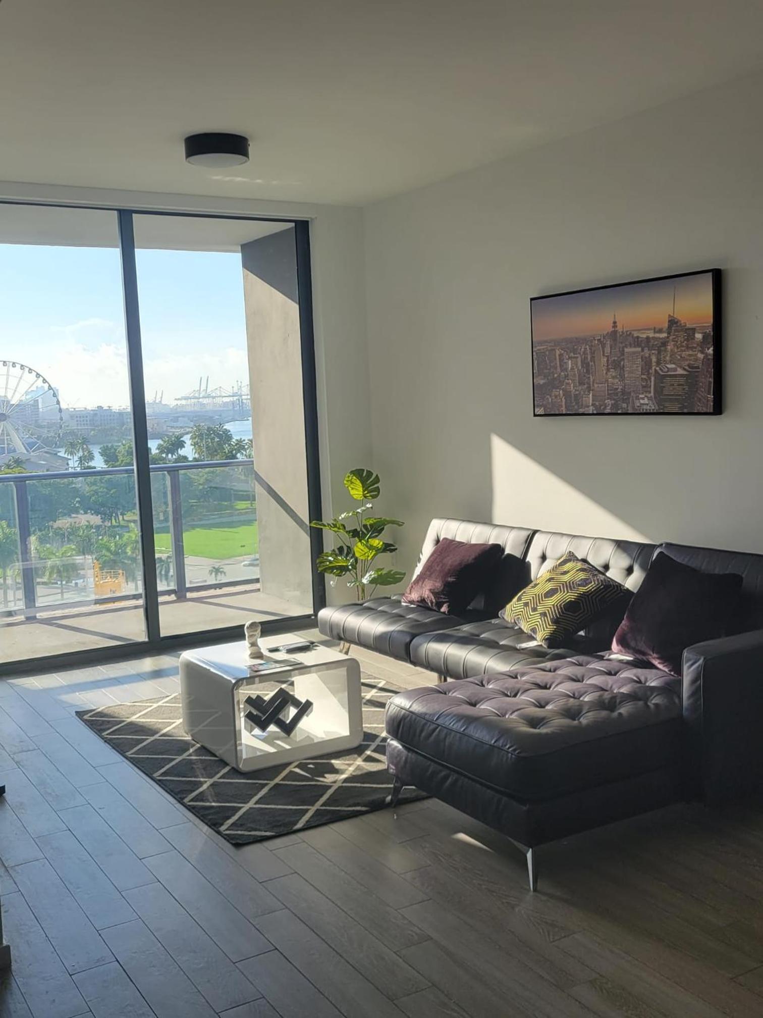 One-Bedroom Apartment photo 1