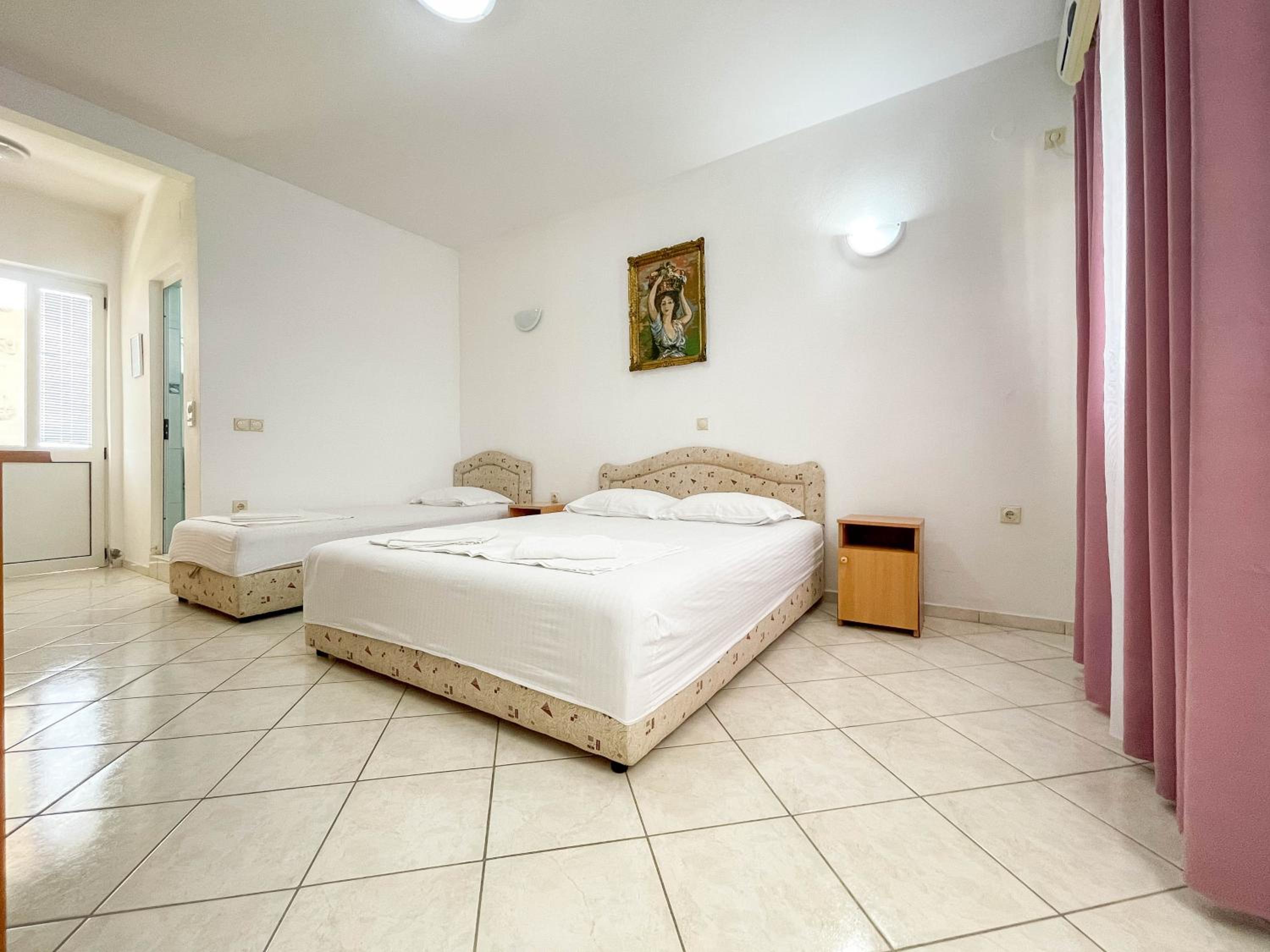 Studio (3 Adults)