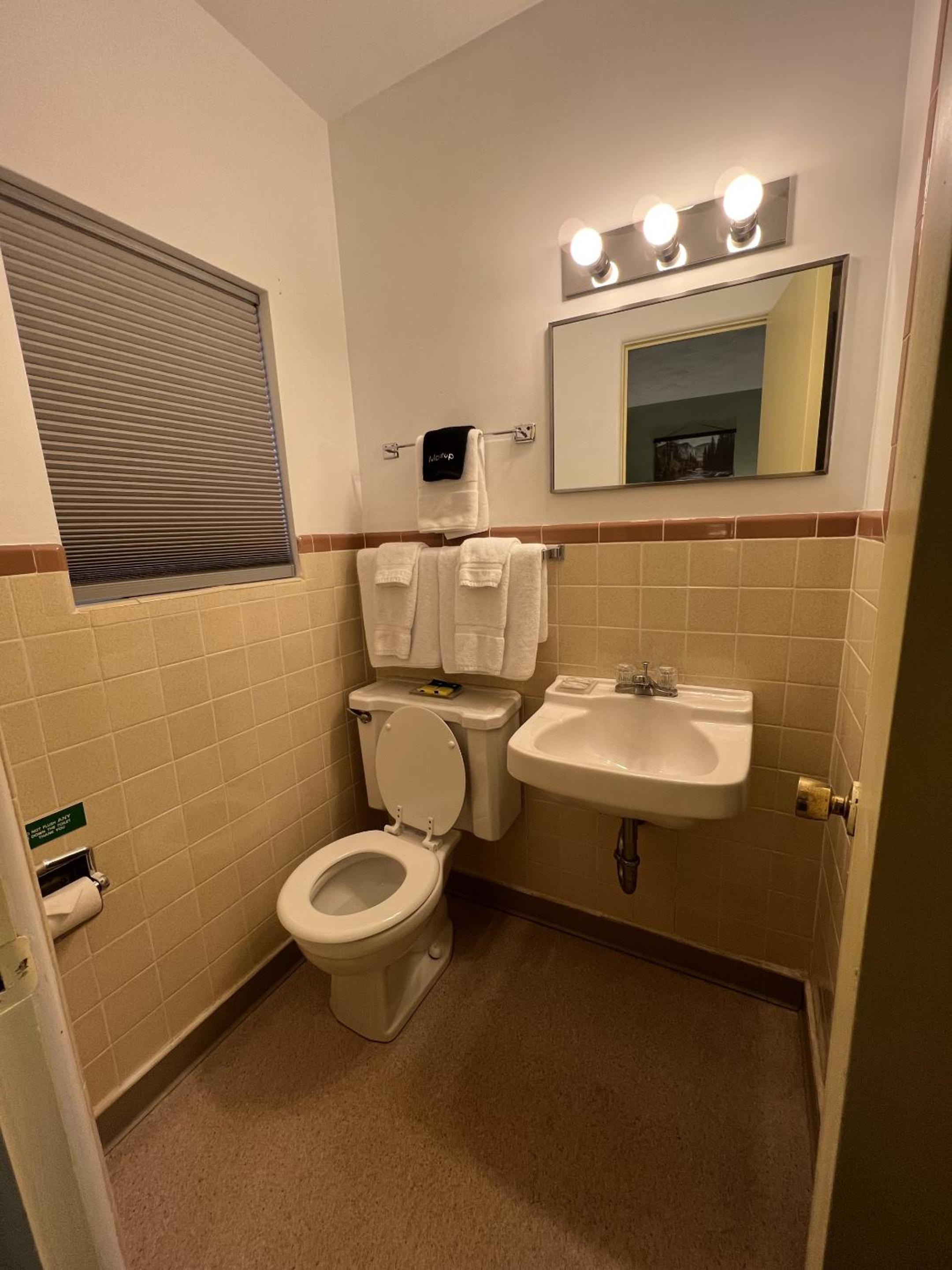 Deluxe King Room photo 2