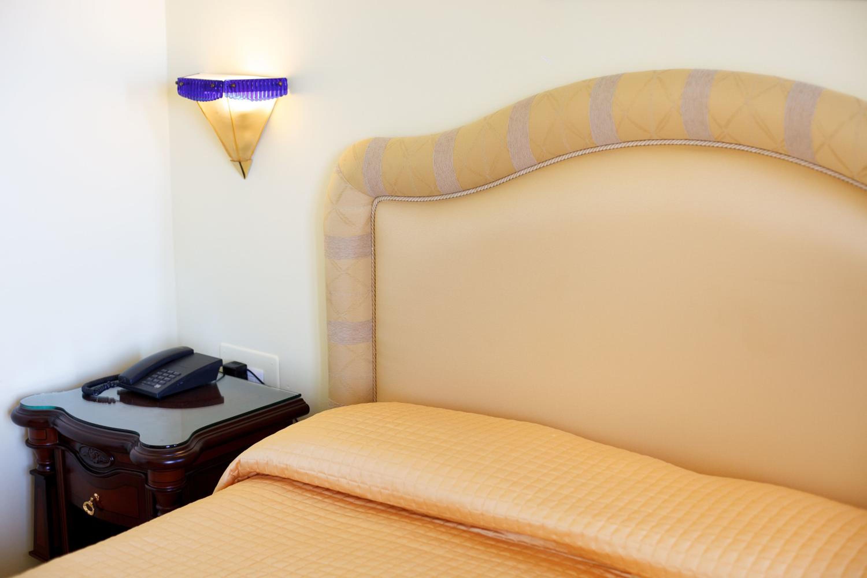 Double Room - Photo 6