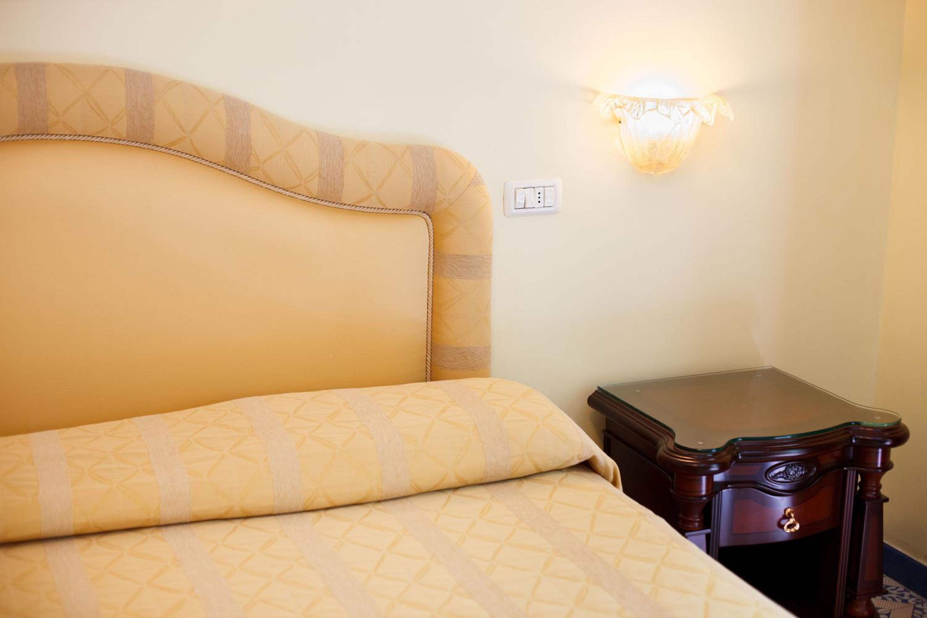 Double Room - Photo 4
