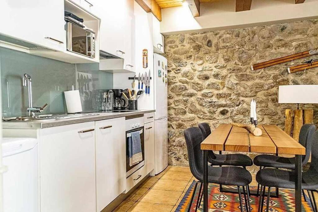 Three-Bedroom House photo 3