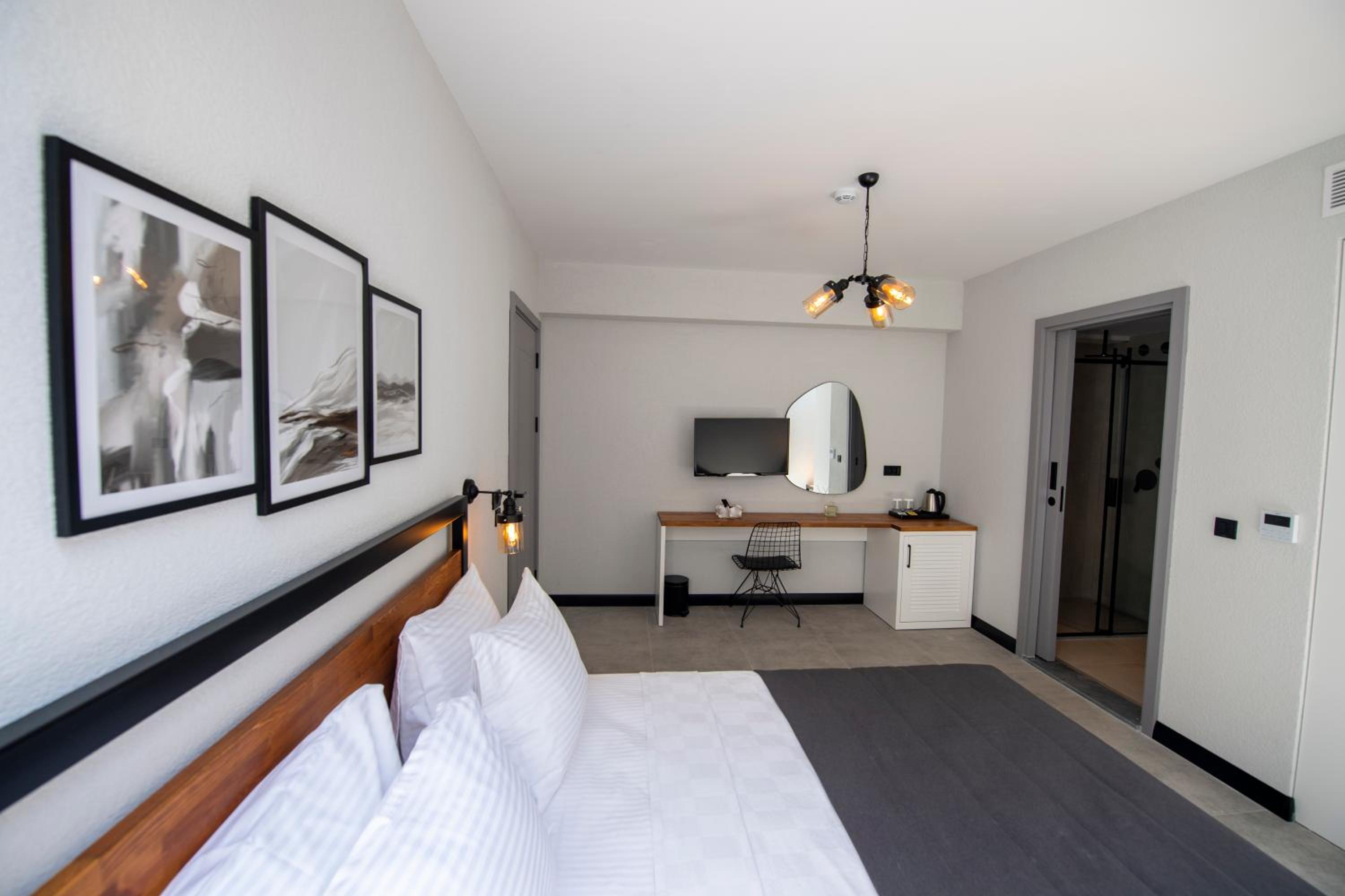 Deluxe Double or Twin Room with Garden View - Photo 1