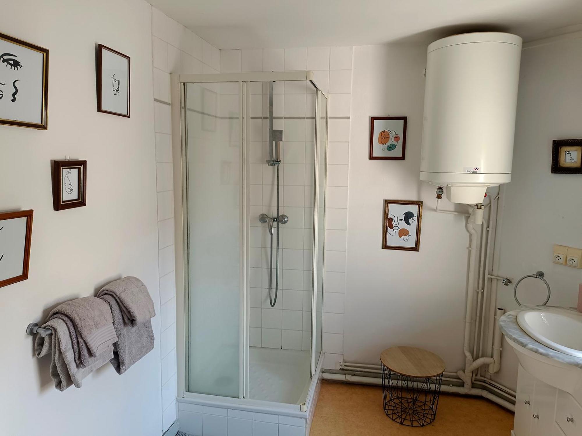 One-Bedroom Apartment - Photo 4