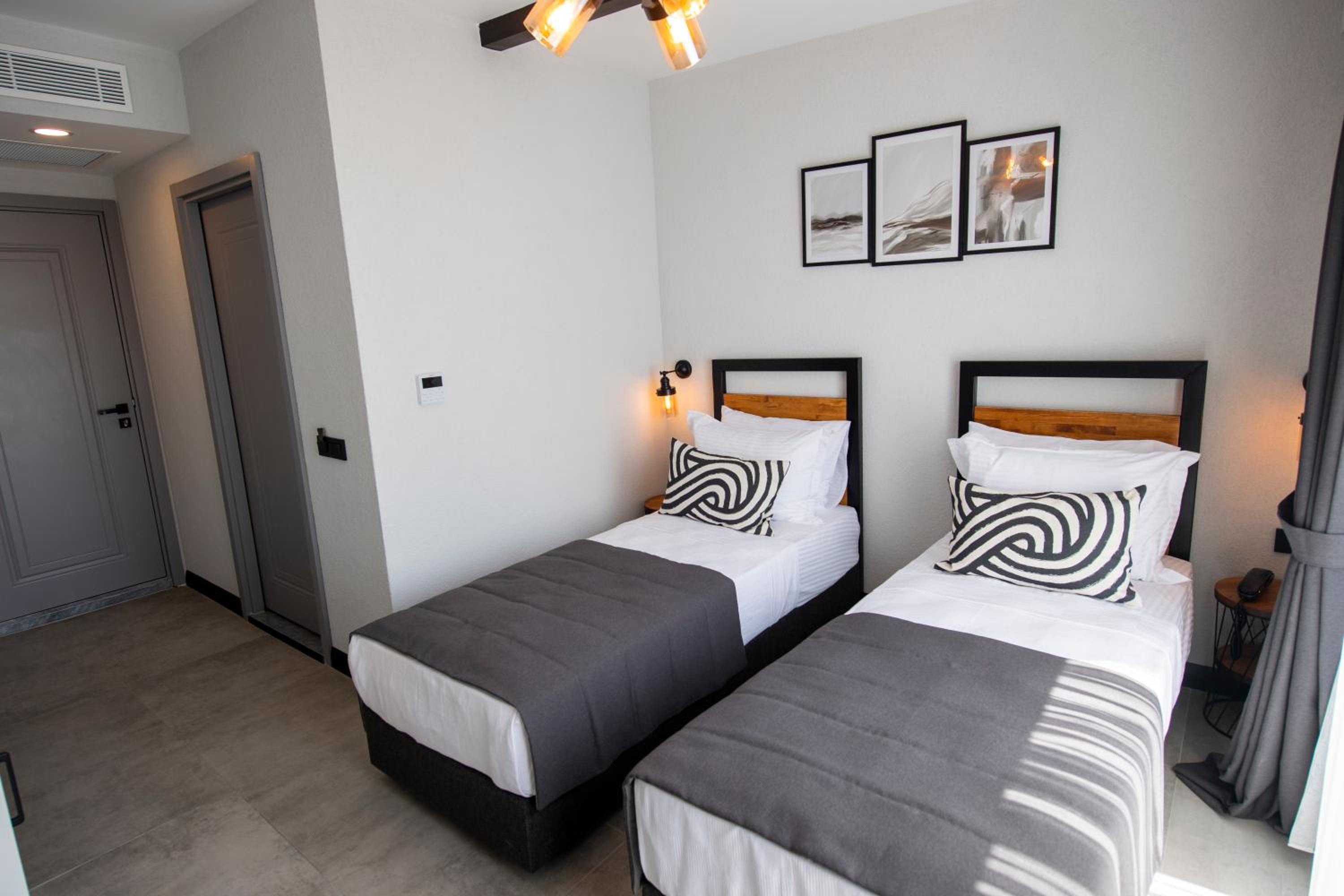 Deluxe Double or Twin Room with Garden View - Photo 3
