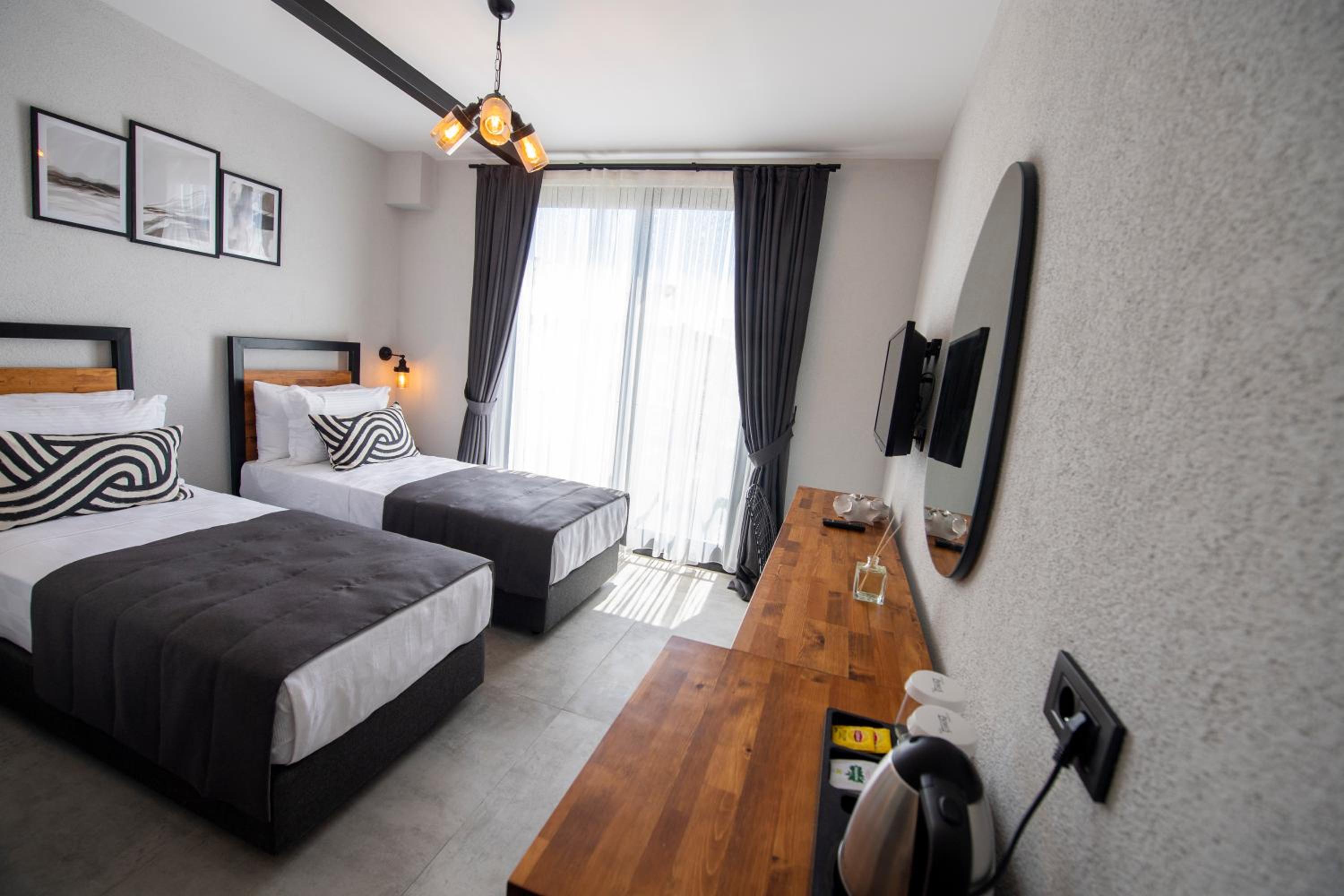 Deluxe Double or Twin Room with Garden View - Photo 15