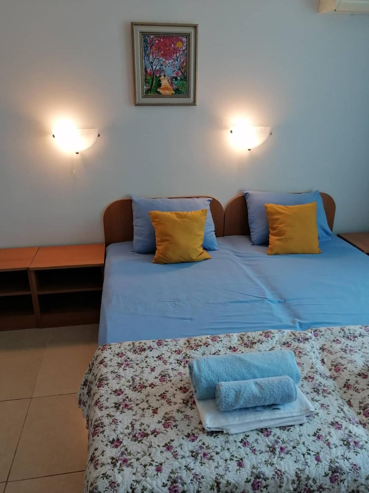 Triple Room with Balcony - Photo 7