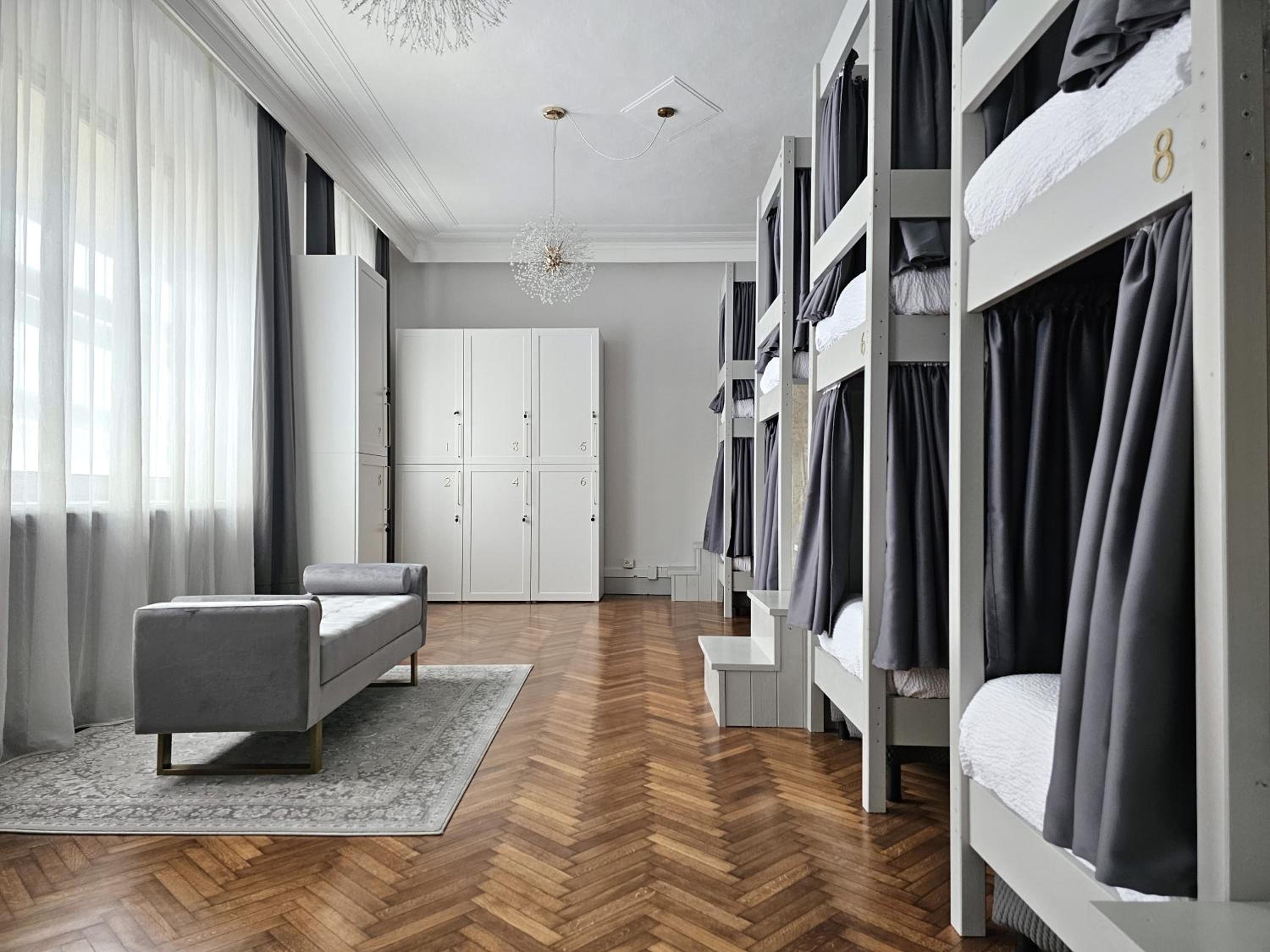 Single Bed in Mixed Dormitory Room