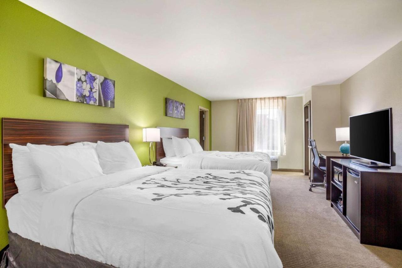 Queen Room with Two Queen Beds - Accessible/Non-Smoking  - Photo 3