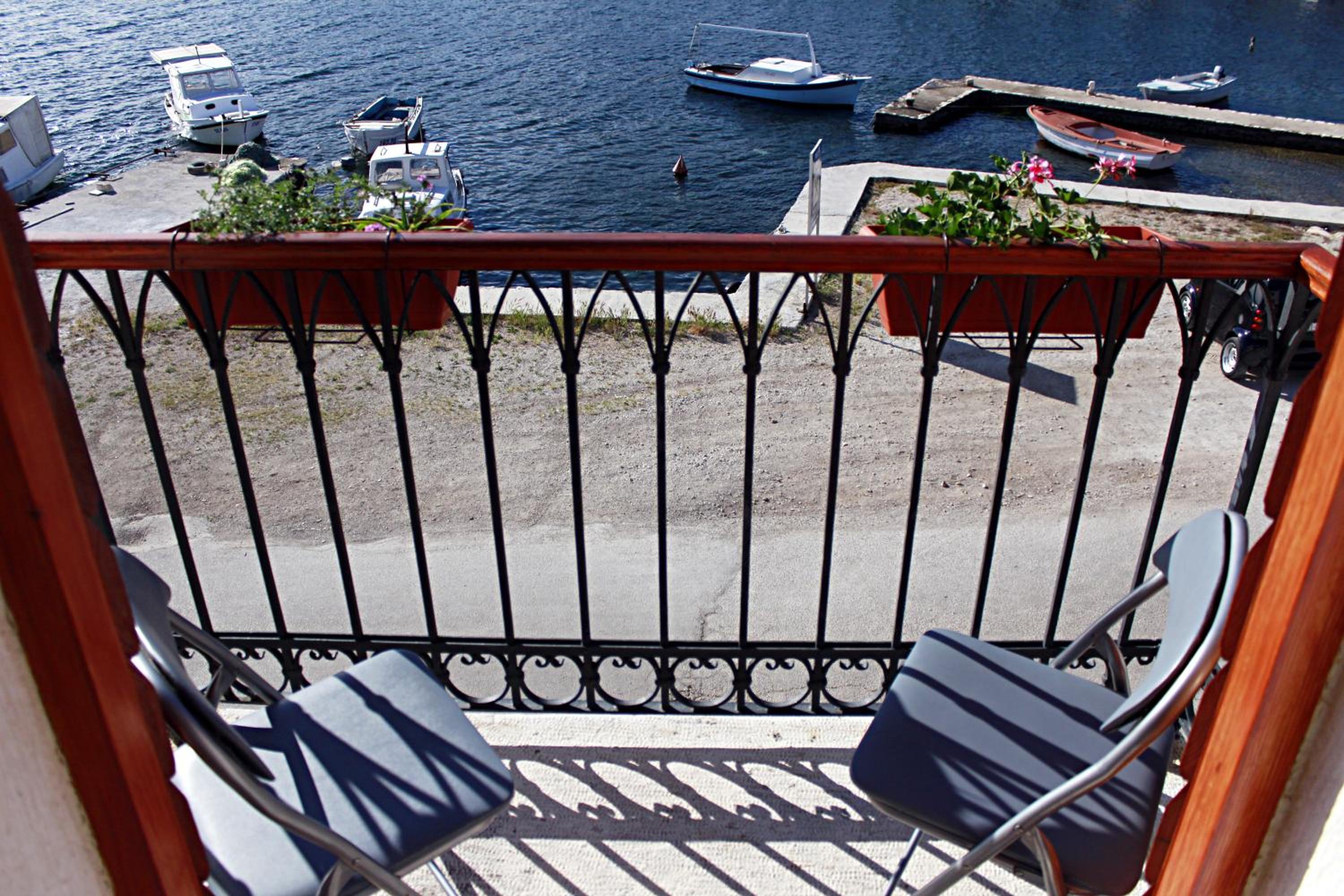 Twin Room with Sea View and Balcony - Photo 12