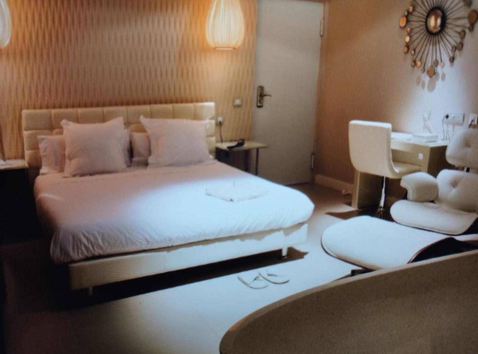 Deluxe Double Room with Bath photo 2