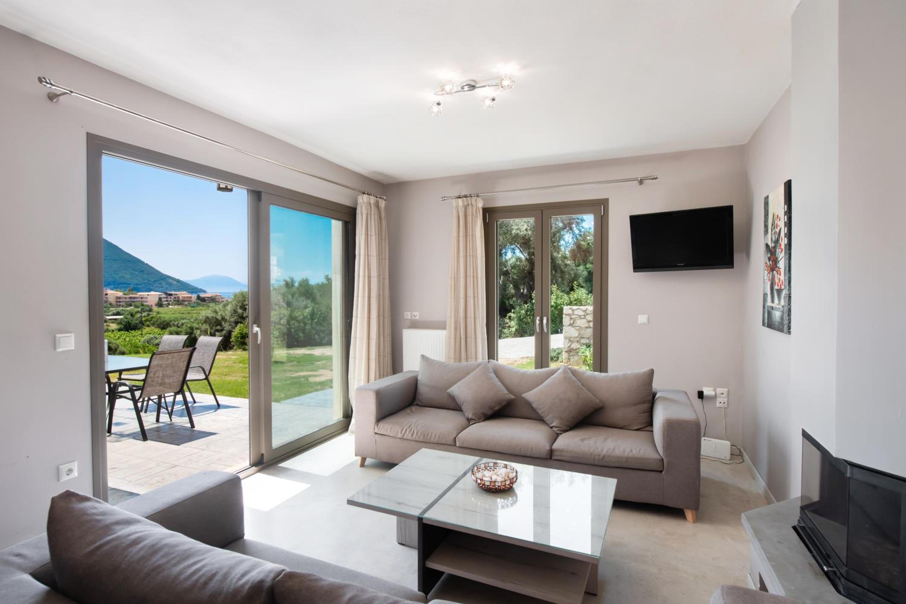 Three-Bedroom Villa photo 1