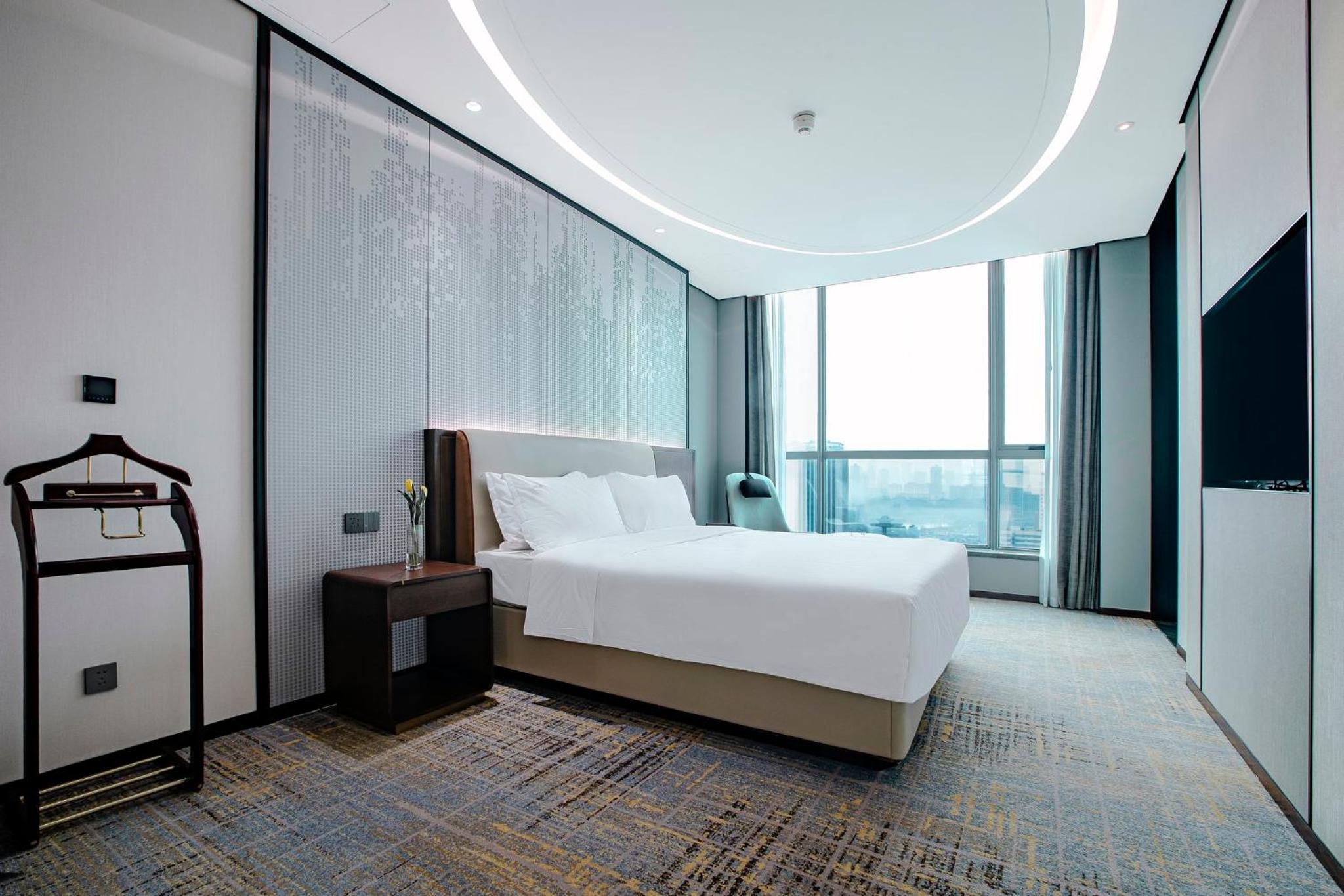 One-Bedroom Suite - Photo 8