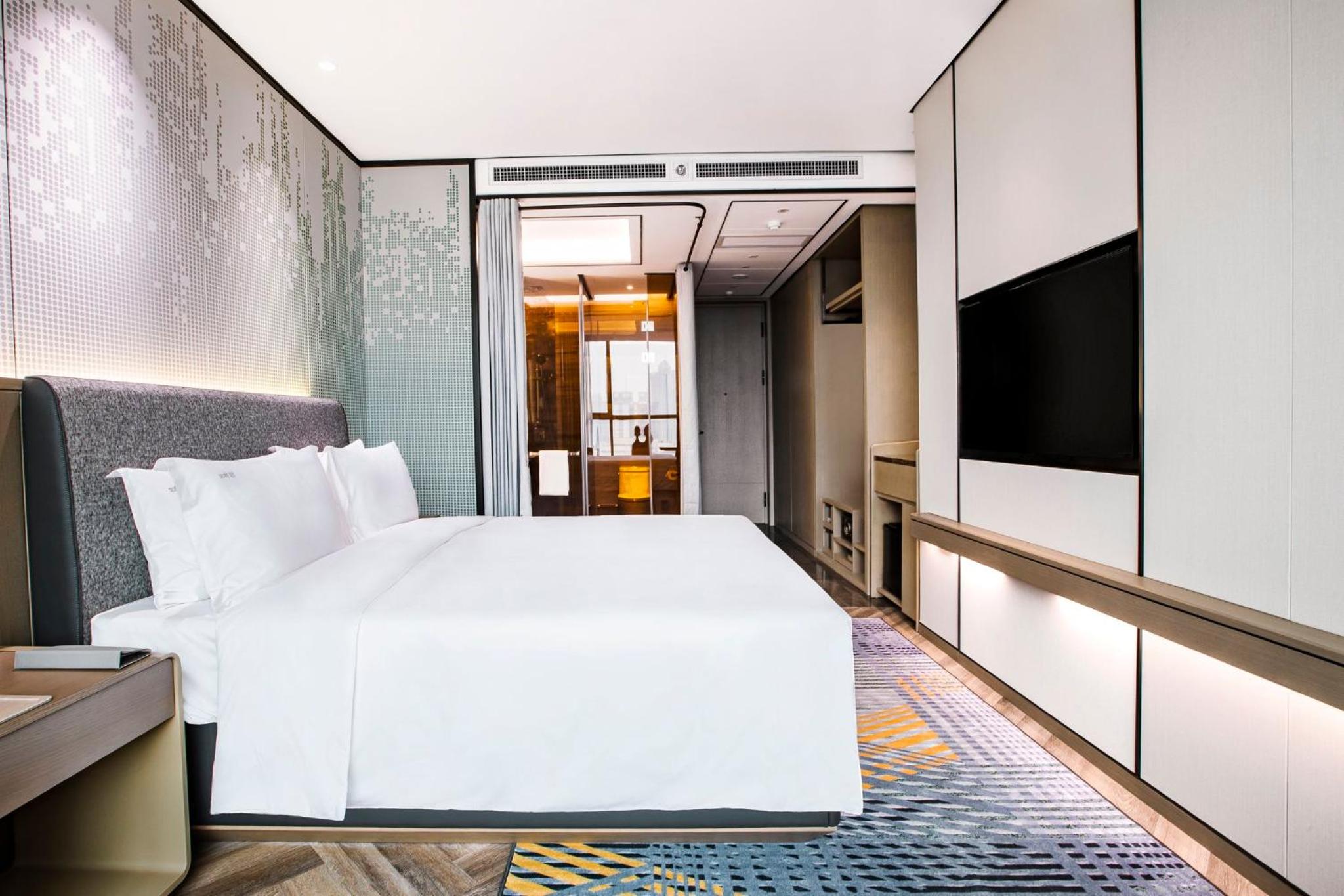 Premium King Room - Photo 10