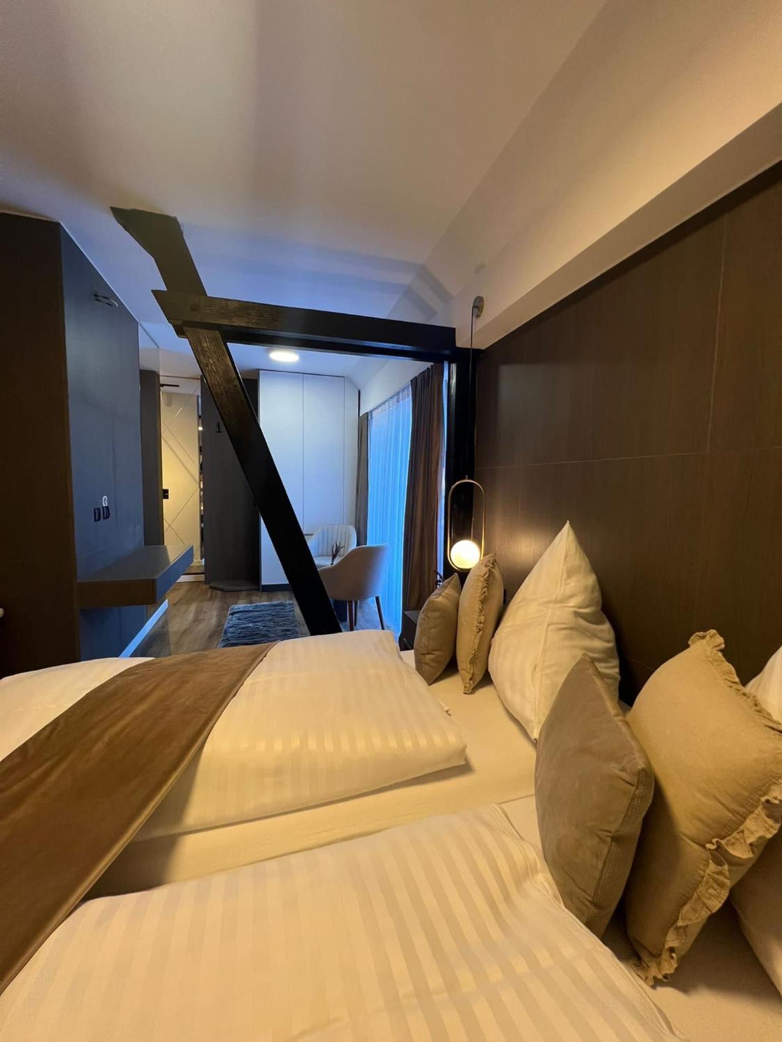Deluxe Double Room with Balcony photo 1