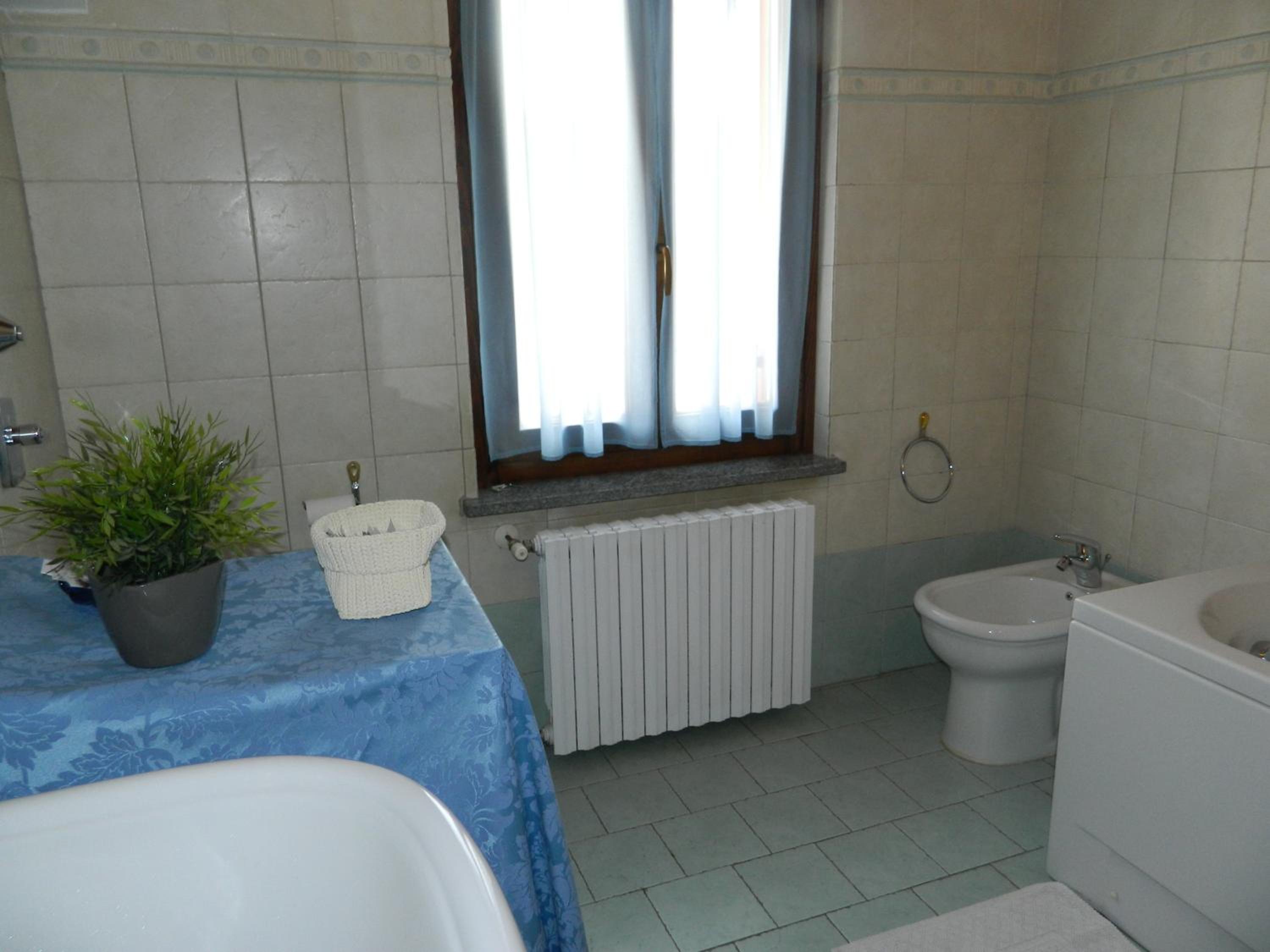 Twin Room with Private Bathroom photo 2