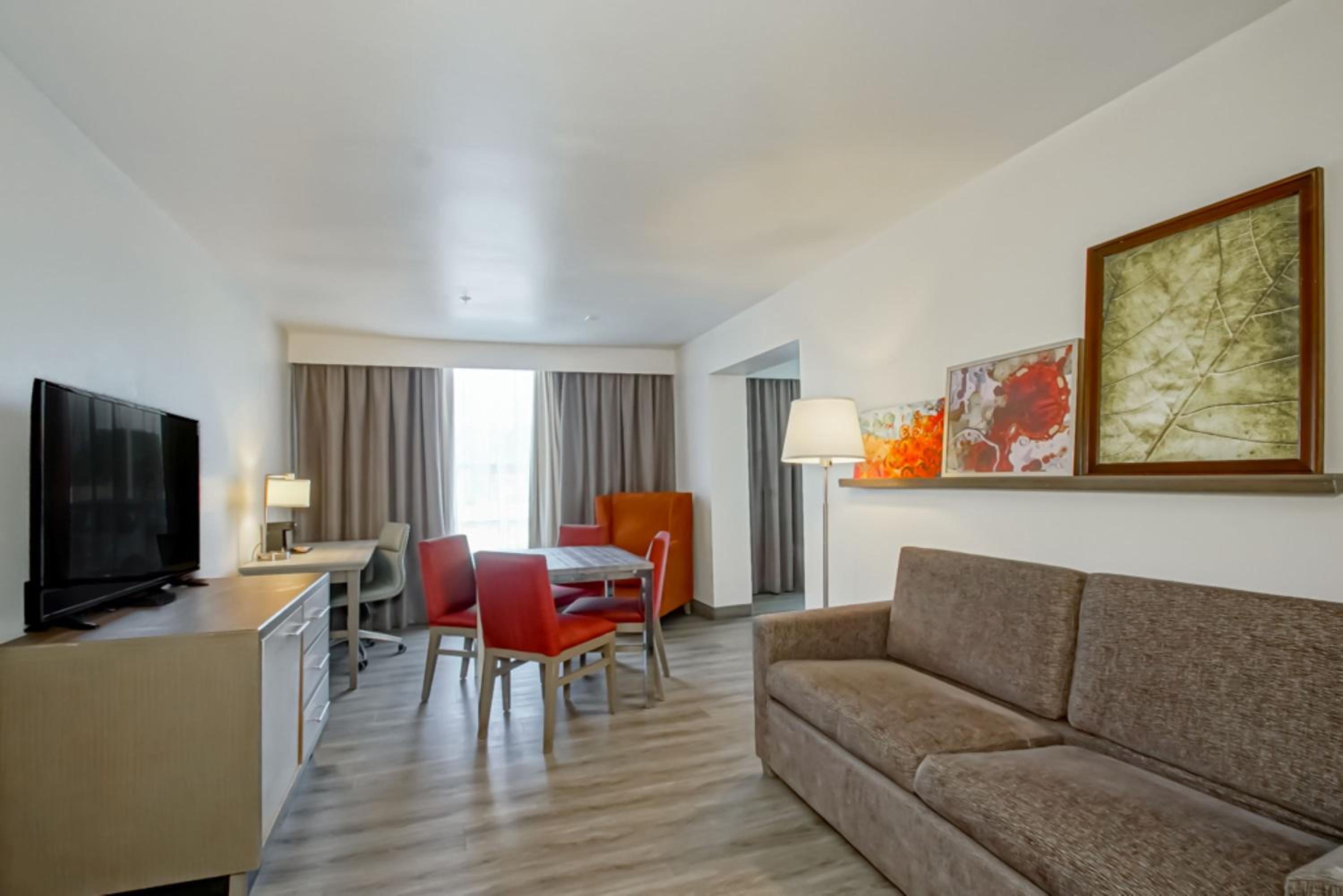 One-Bedroom King Suite - Non-Smoking photo 1