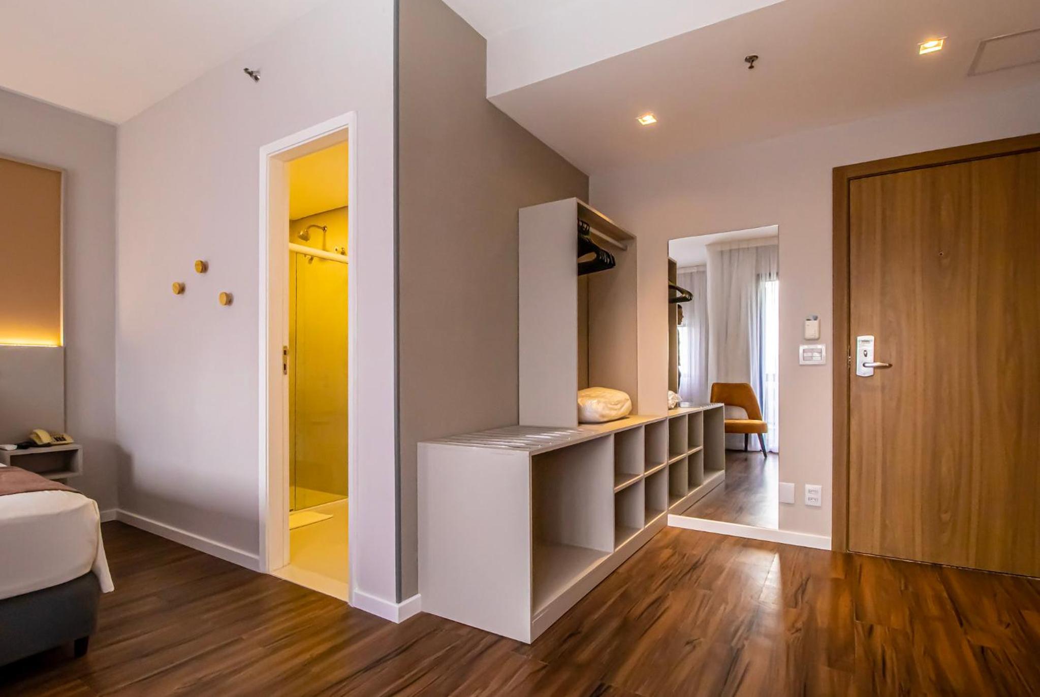 Executive Suite - Photo 3
