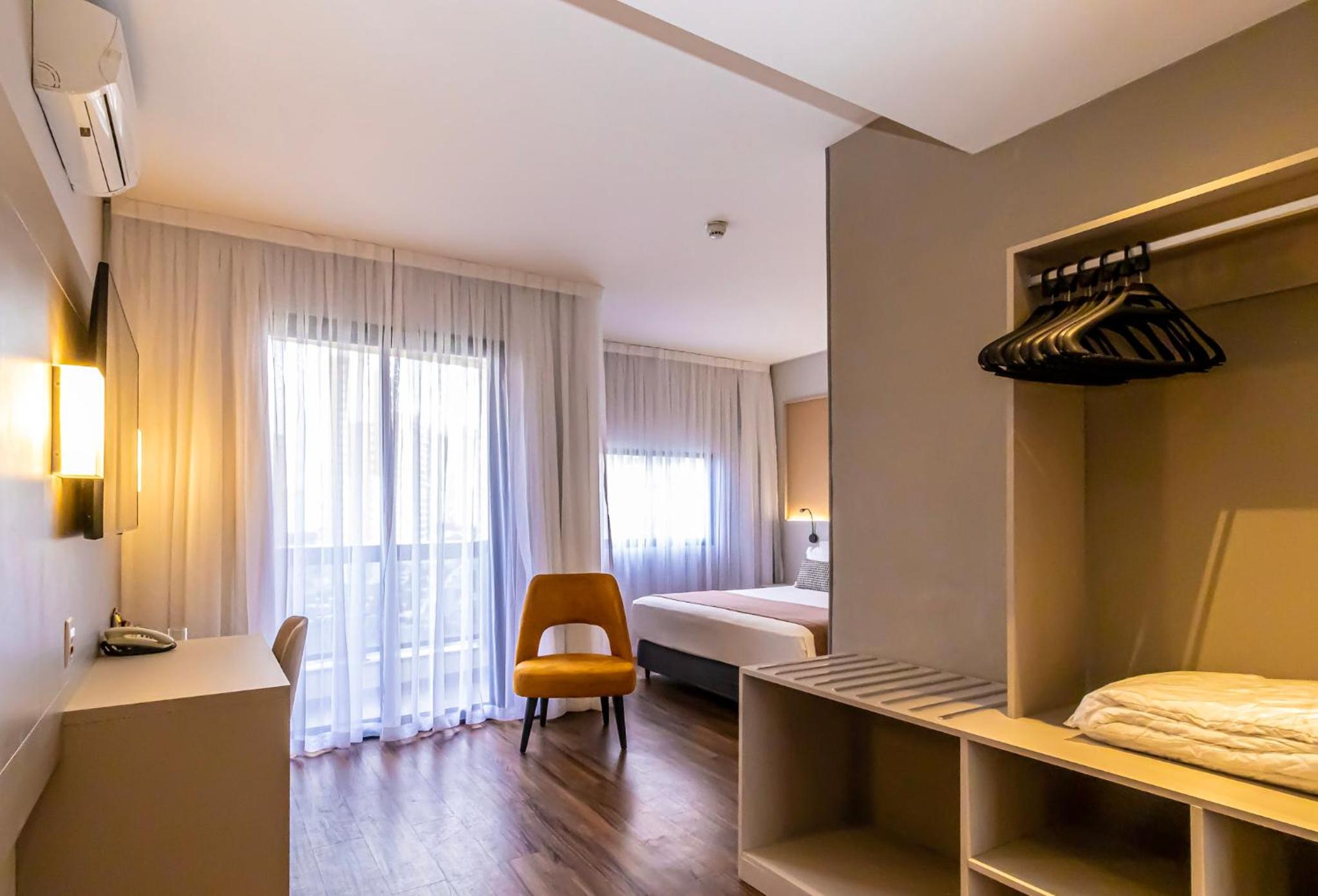 Executive Suite - Photo 4