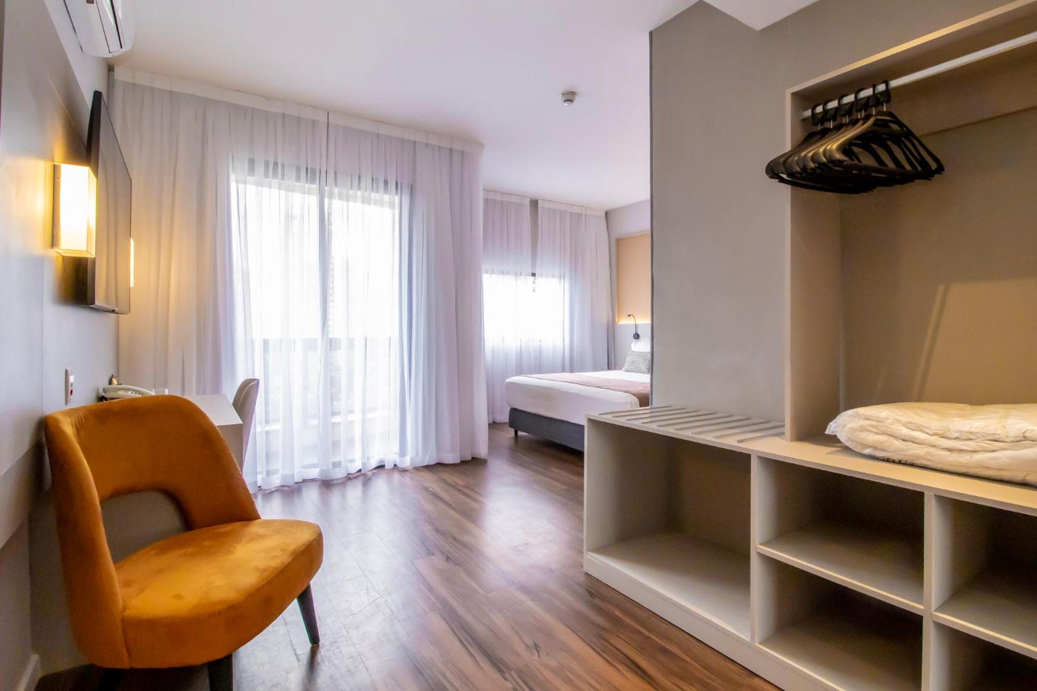 Executive Suite - Photo 5