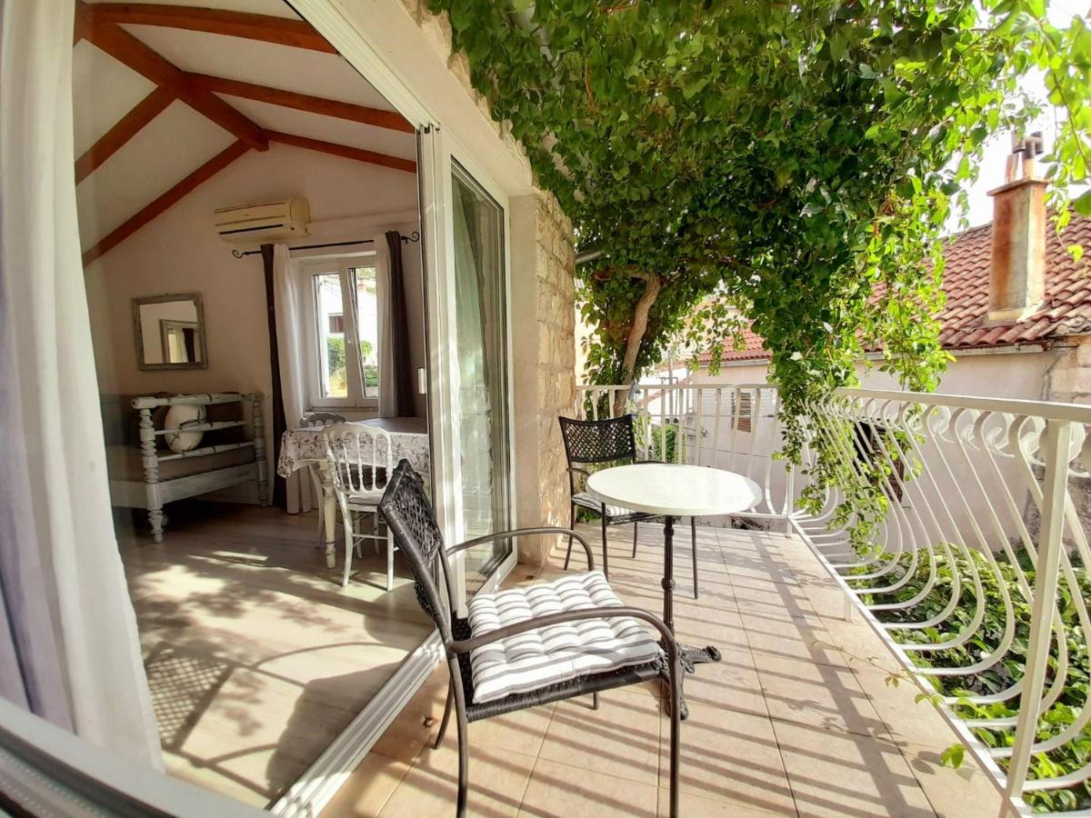 One-Bedroom Apartment with Balcony photo 1