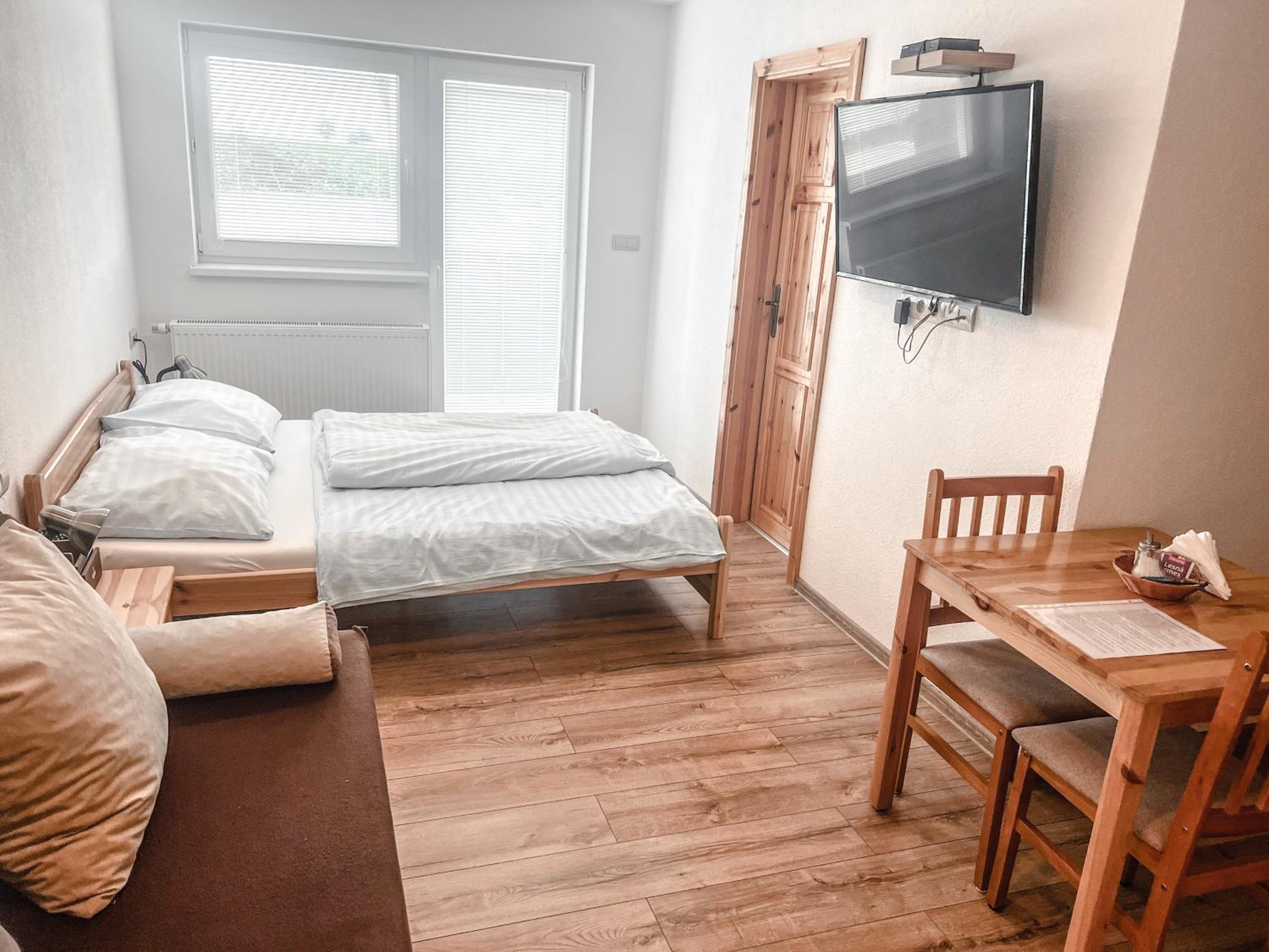 Deluxe Double Room with Bath - Photo 1