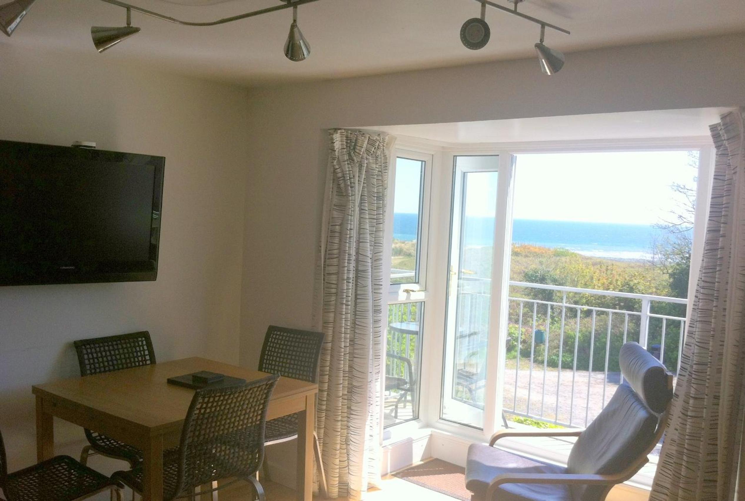 Two-Bedroom Apartment with Balcony photo 2