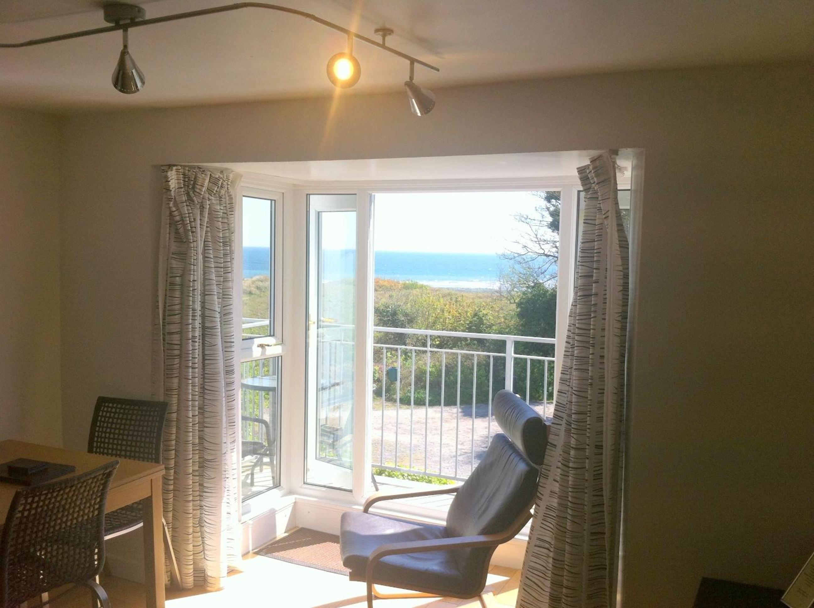 Two-Bedroom Apartment with Balcony photo 3