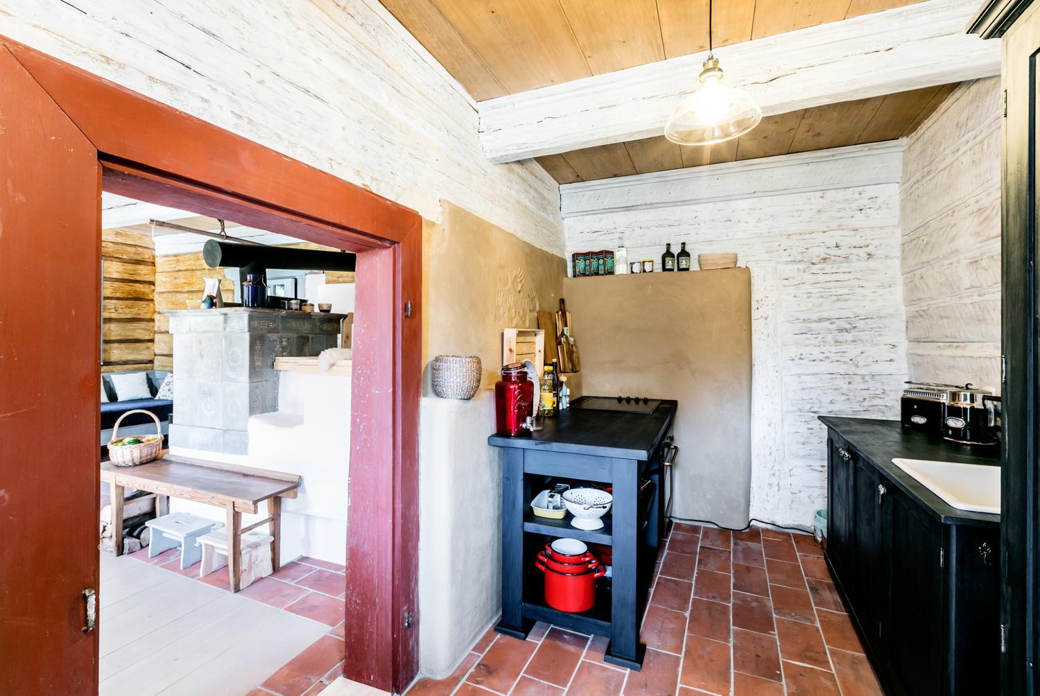 Three-Bedroom House photo 3