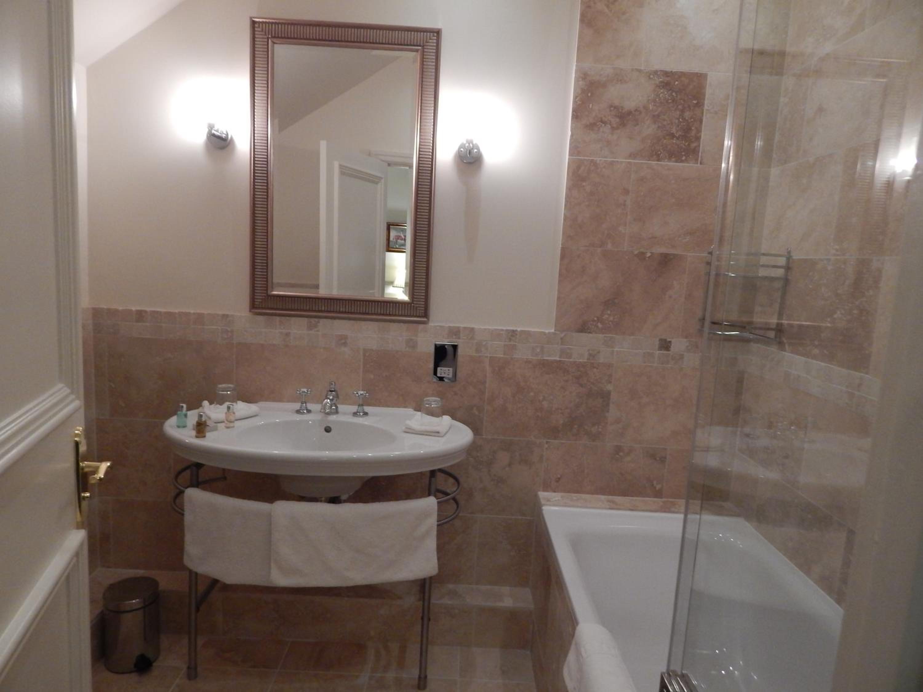 Standard Double Room - Photo 5