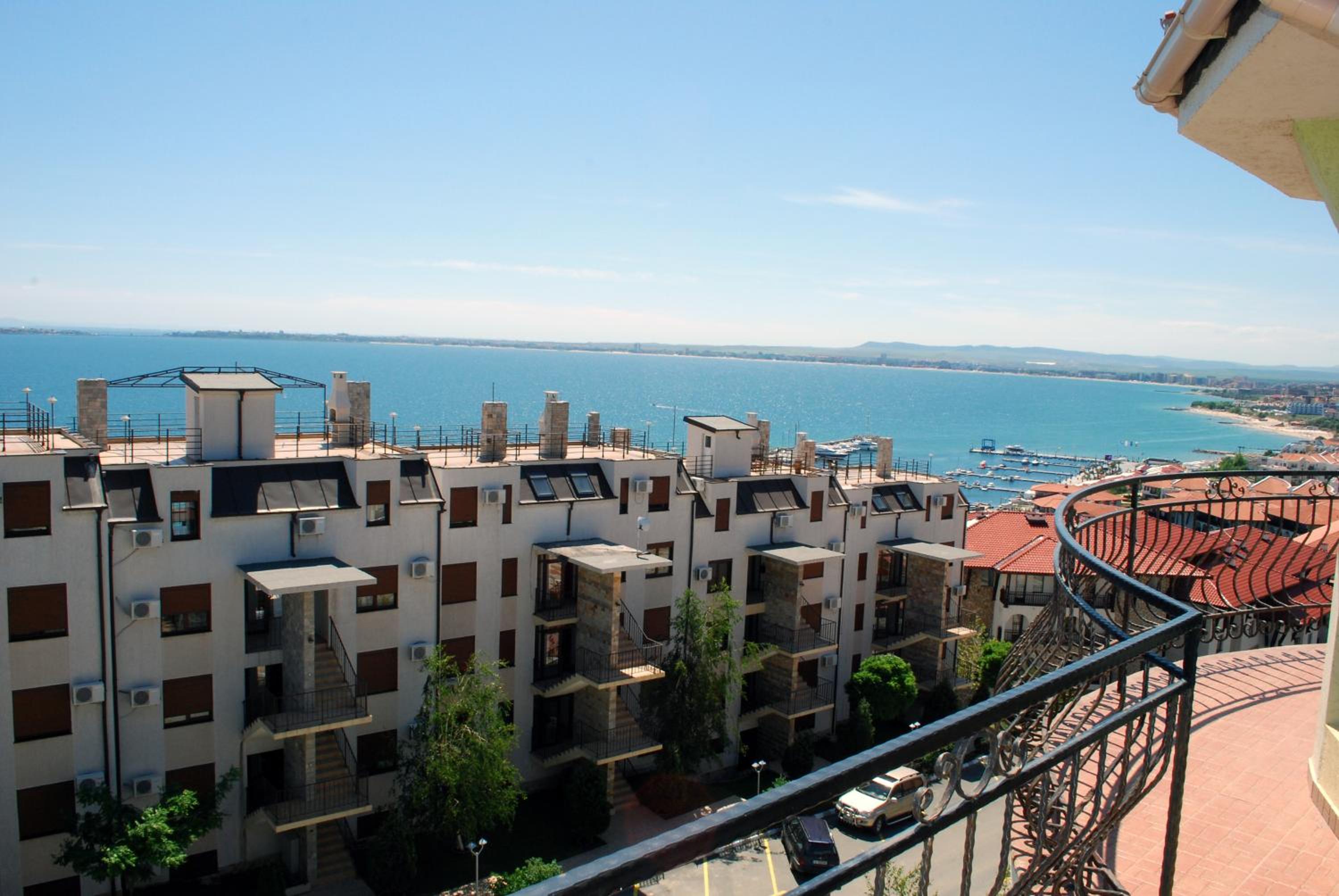 One-Bedroom Apartment with Sea View photo 3