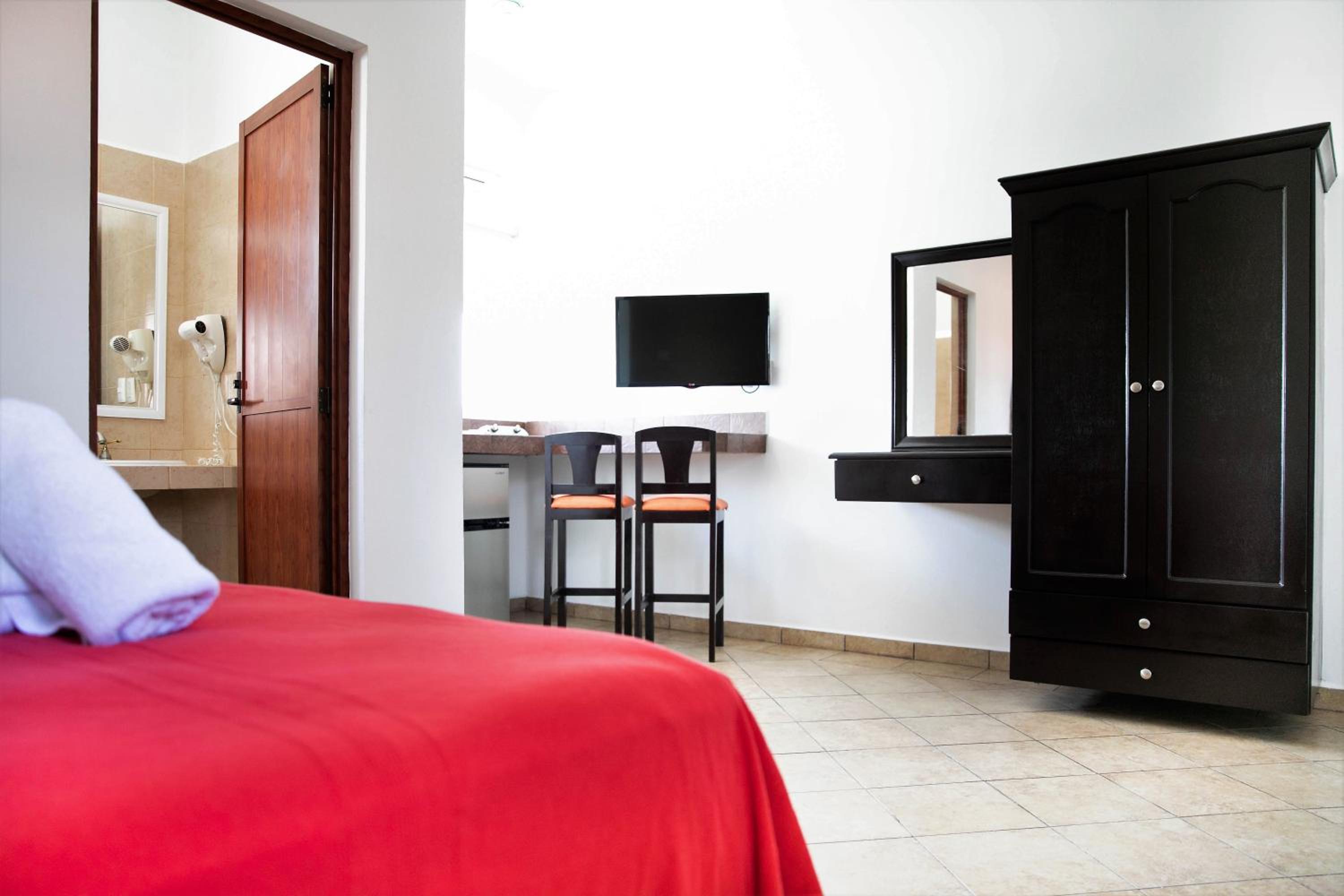 Double Room - Photo 6
