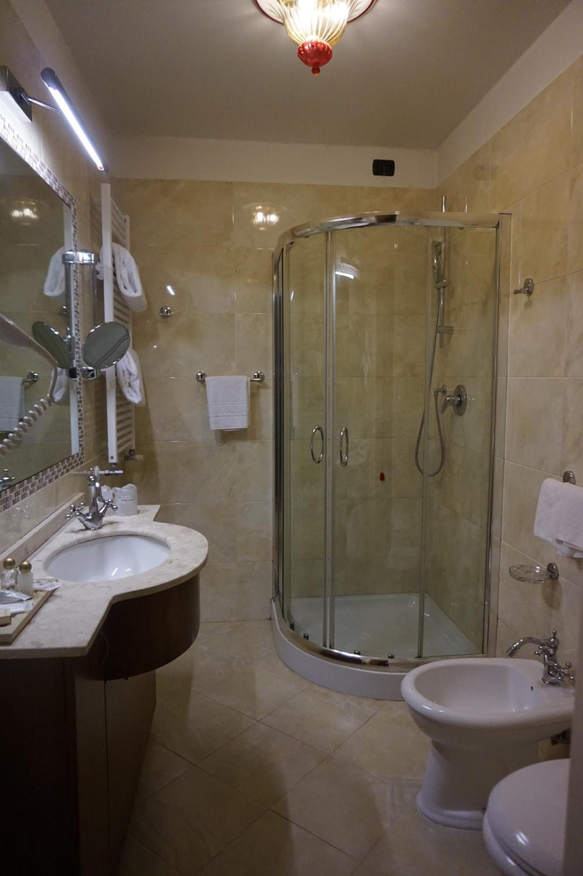 Double or Twin Room photo 3