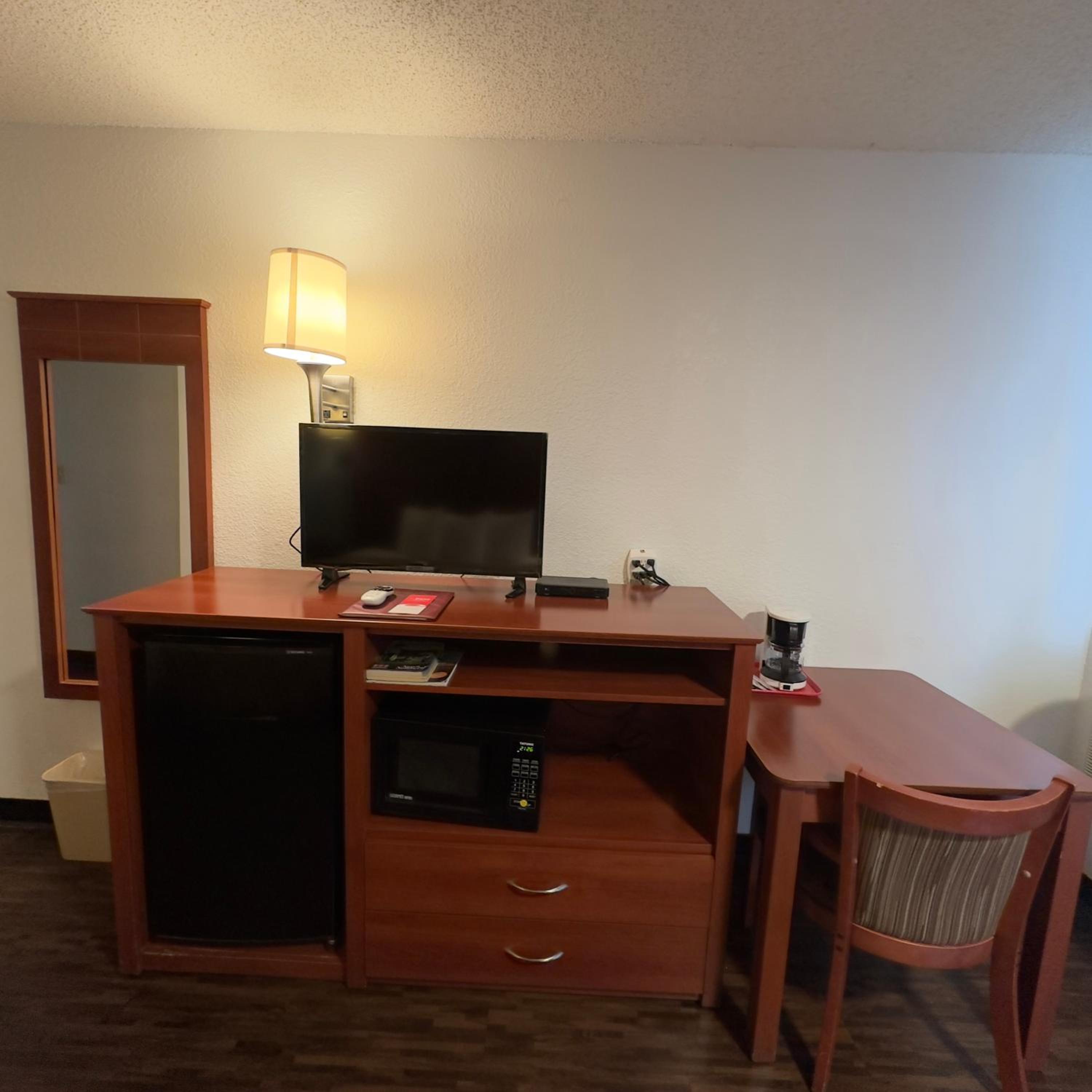 King Room - Non-Smoking - Photo 3